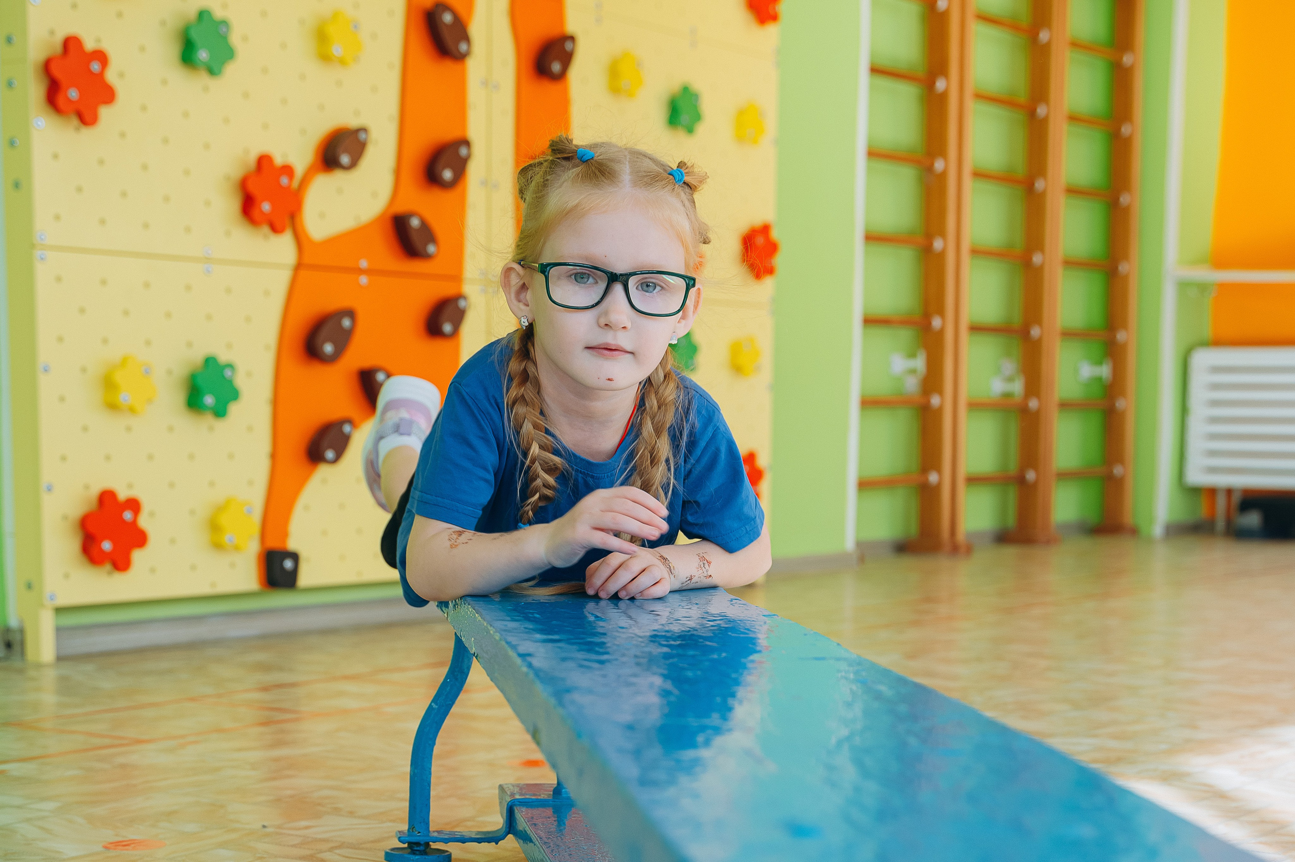 Желтый. Улыбка выездная фотостудия Красноярск