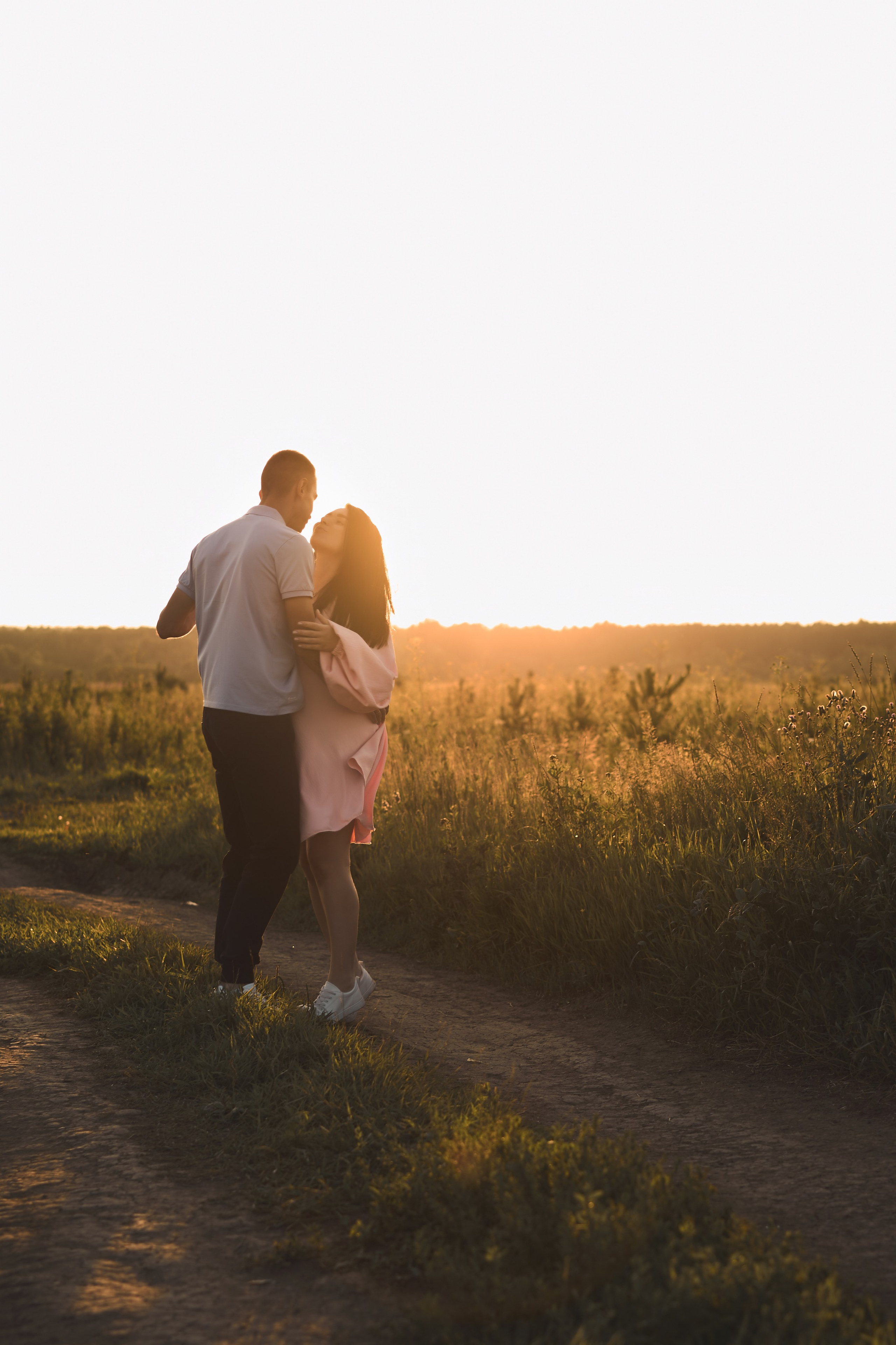 Фотосессия беременная пара в поле на закате😍. Фотограф Екатеринбург Кокшарова Александра