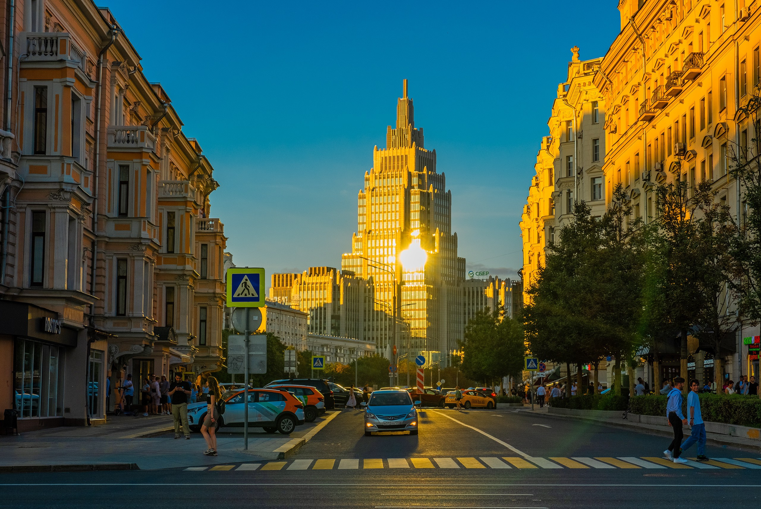 Фотографии сделанные на улицах городов. Профессиональный фотограф Игорь Пискарев в Москве. Студийная и выездная съёмка. Портретная и предметная съёмка. Авторская фотография