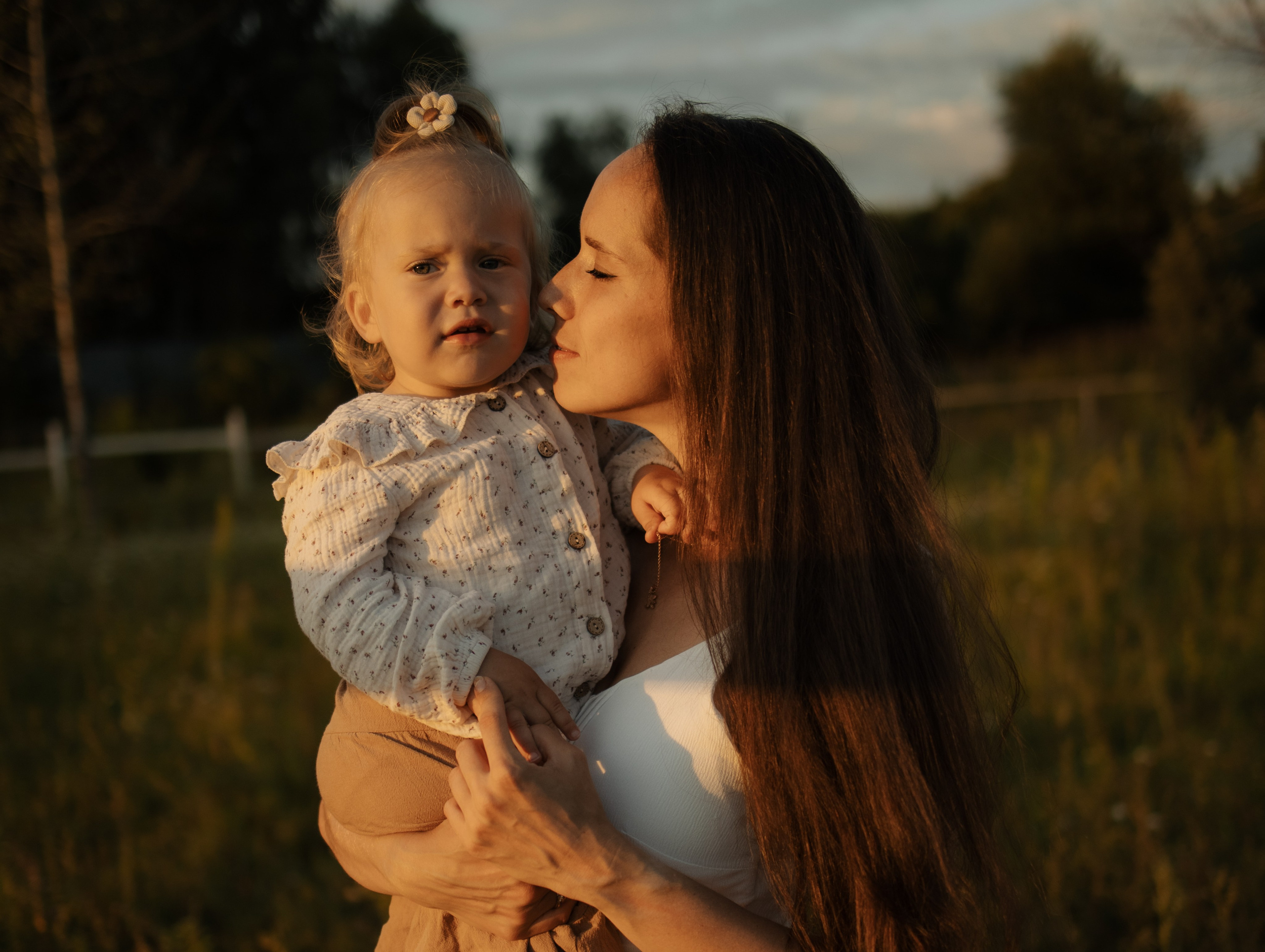 Фотосессия мамы и дочки в поле. Фотограф Углич и Ярославль Ольга Тятюшкина