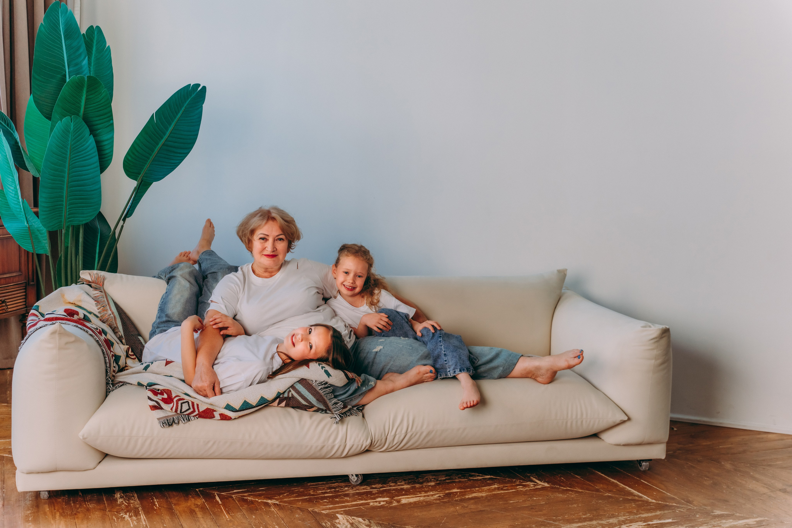 СВЕТЛАНА И ВНУЧКИ. Ольга Козлова фотограф Волгоград olkiny-fotki.ru