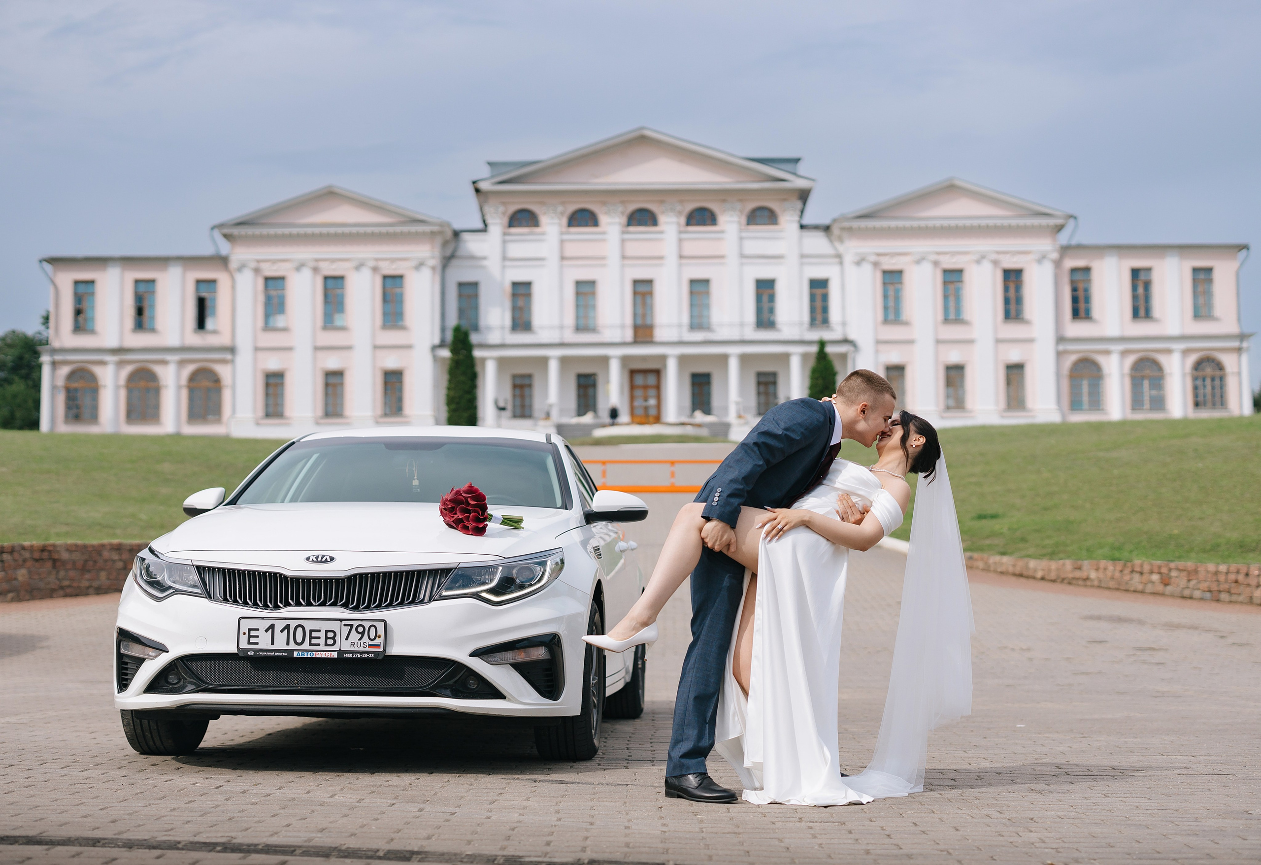 Белый лист. Александр Антонов. Профессиональный свадебный, репортажный фотограф в Москве, Подольске. Фото+Видео на любой праздник
