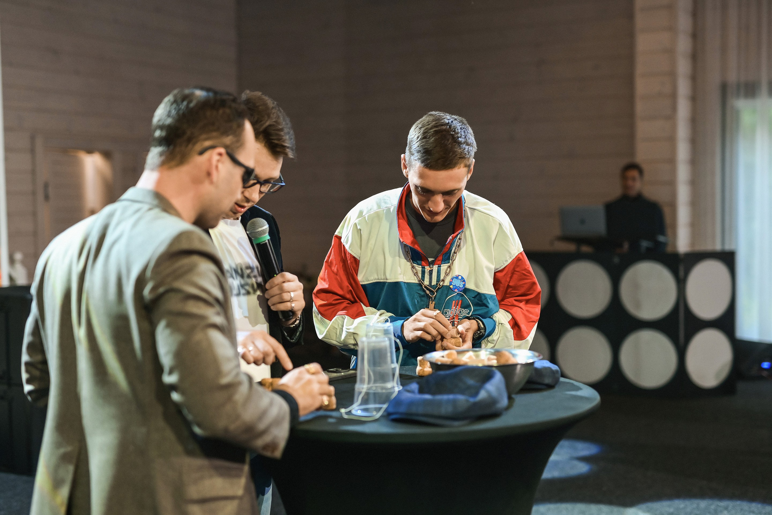 📸 Фоторепортажи с корпоративов и юбилеев в Красноярске | Примеры работ. 📸 Свадебный и семейный фотограф в Красноярске Тихомиров Евгений | 17 лет опыта | 800+ свадеб