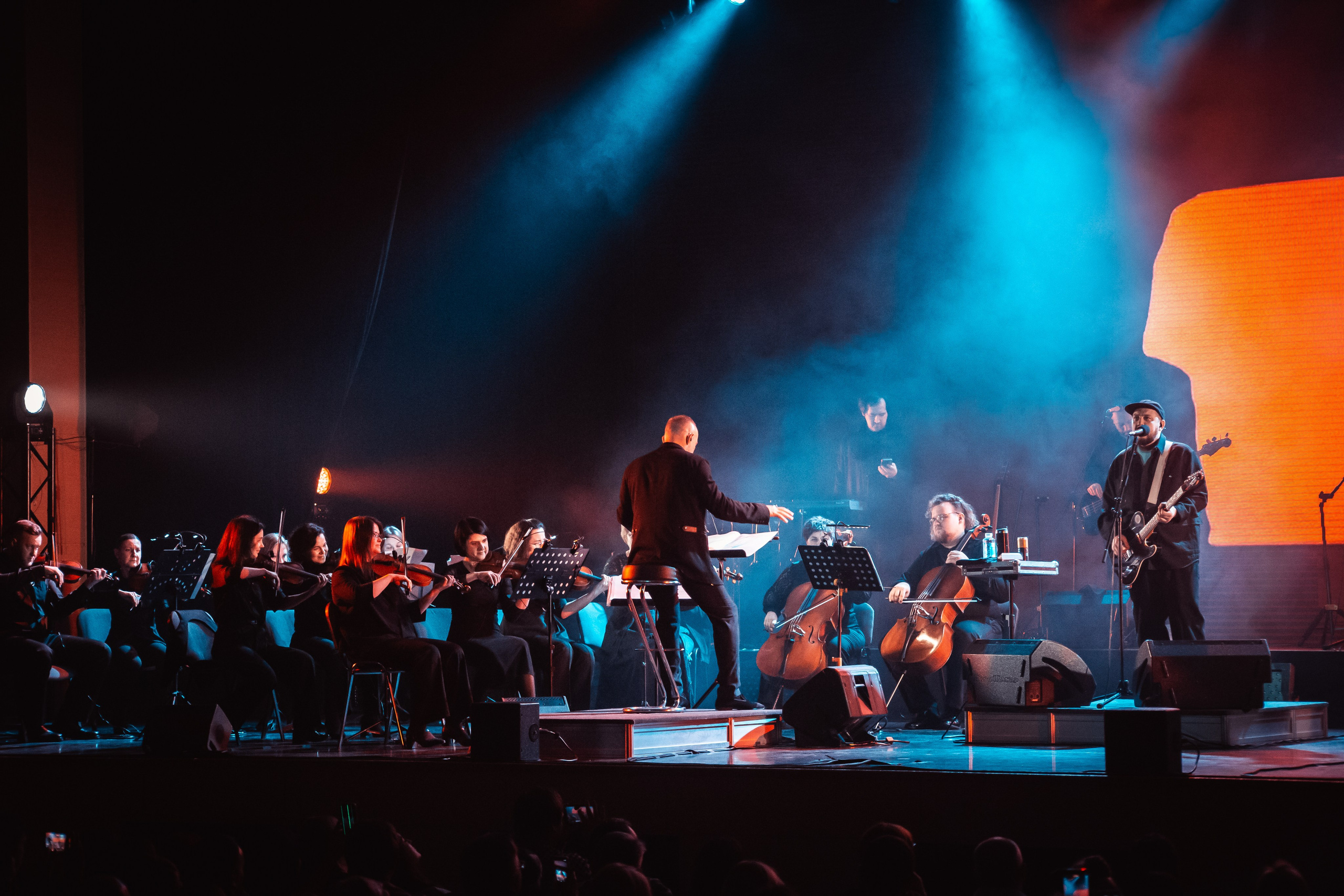 Сергей Бобунец с оркестром, Гранд холл Сибирь, 18.03.2026. Фотограф Регина Крикунова г. Красноярск