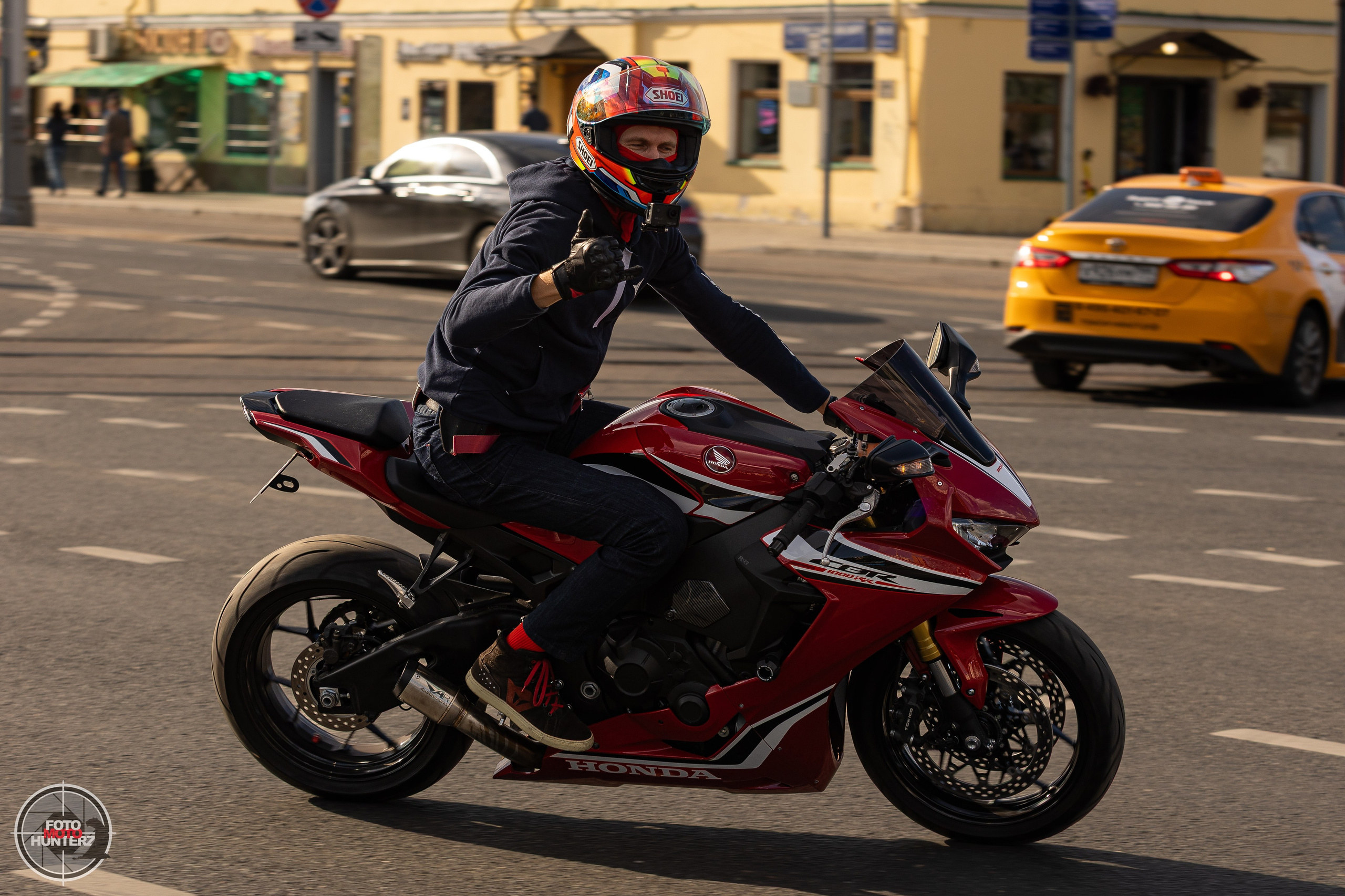 Мотоциклы на улицах города. Фотограф Ольга Гирусова «Пантерочка» Москва