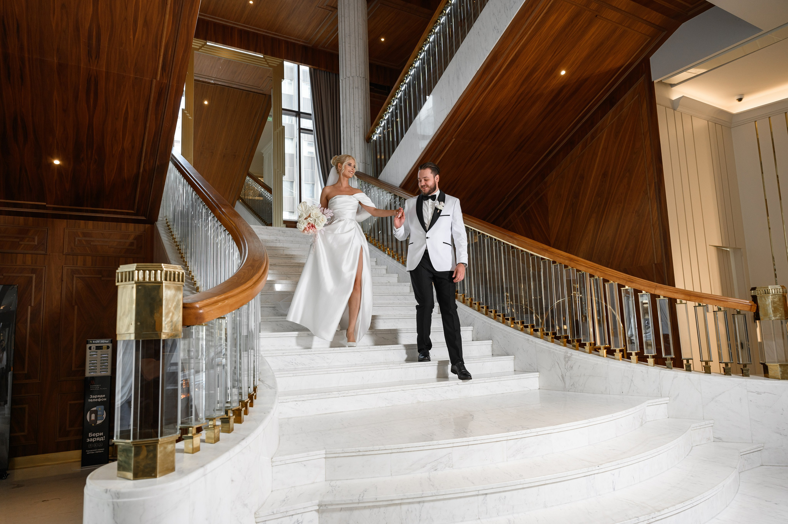 Свадебная фотосессия в Марриотт Империал Плаза. Свадебный фотограф Москва Юрий Кульман
