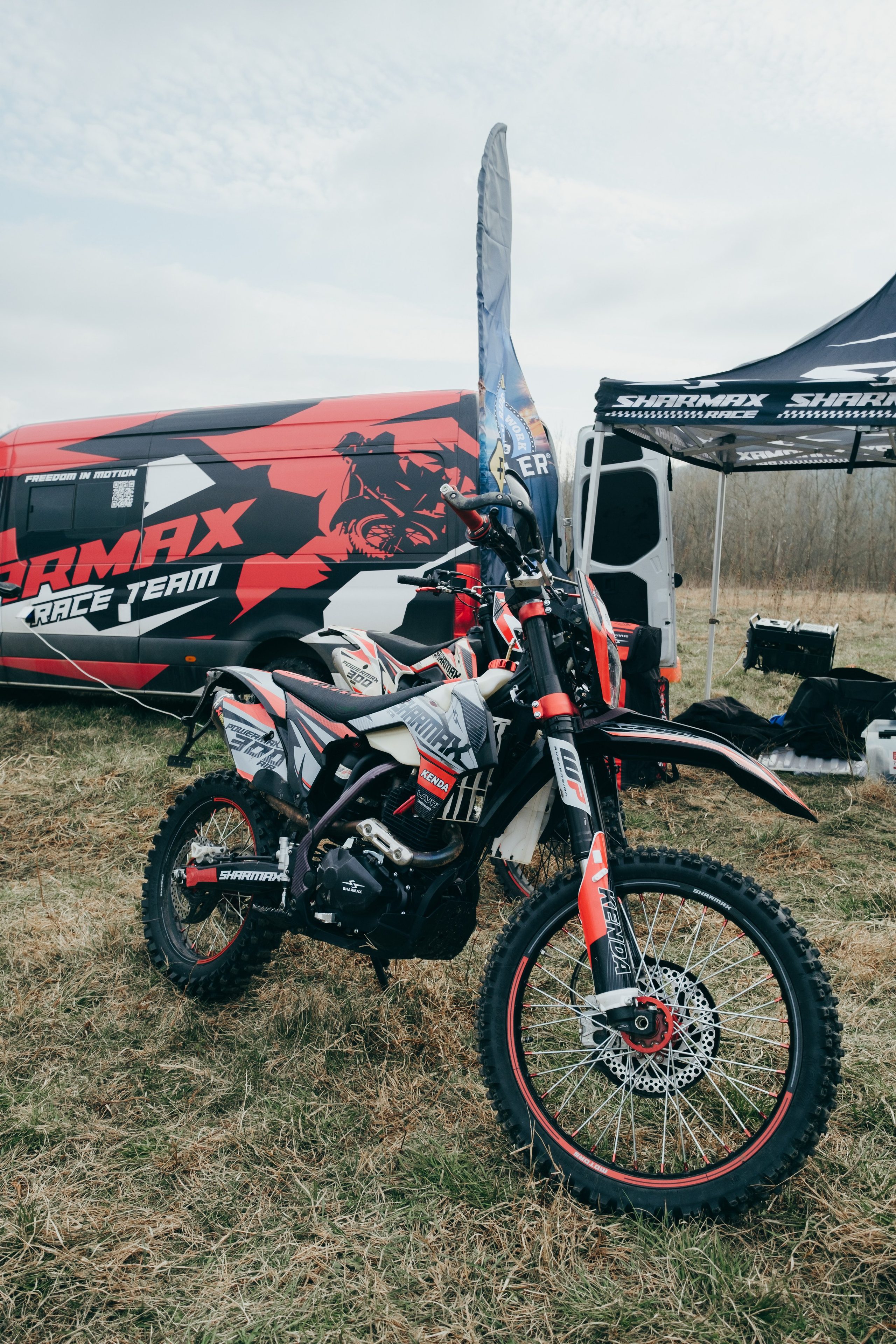 Съемка для Sharmax Moto в Горячем Ключе. Свадебный фотограф Денис Ожигин в Краснодаре и крае. Эмоциональная и стильная съемка вашего дня