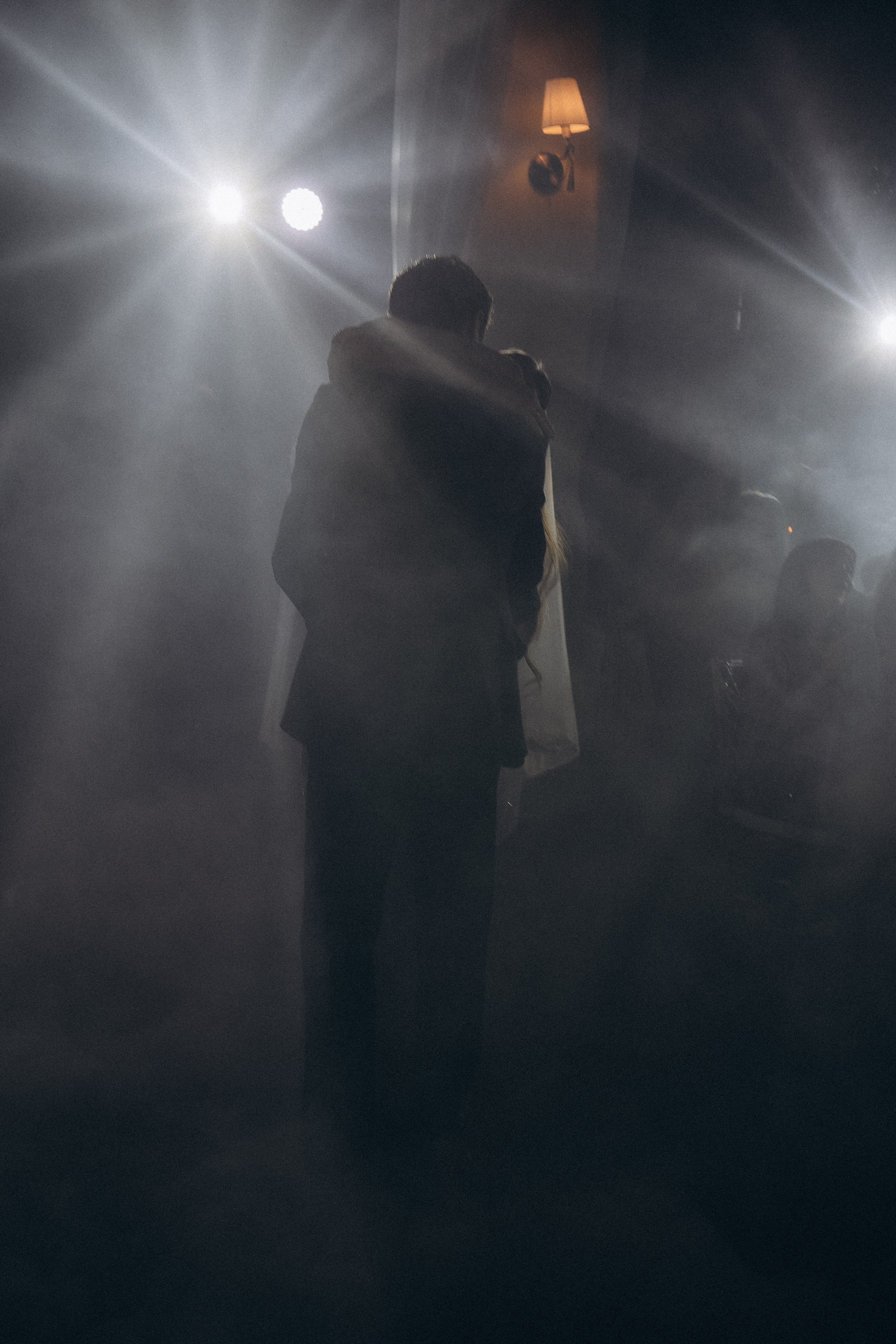 ПЕРВЫЙ ТАНЕЦ МОЛОДЫХ НА БАНКЕТЕ. ТРОГАТЕЛЬНЫЙ МОМЕНТ (СНЯТО В СИБИРЕ В НИЖНЕВАРТОВСКЕ). Профессиональный фотограф, Санкт-Петербург — Виктория Богомолова