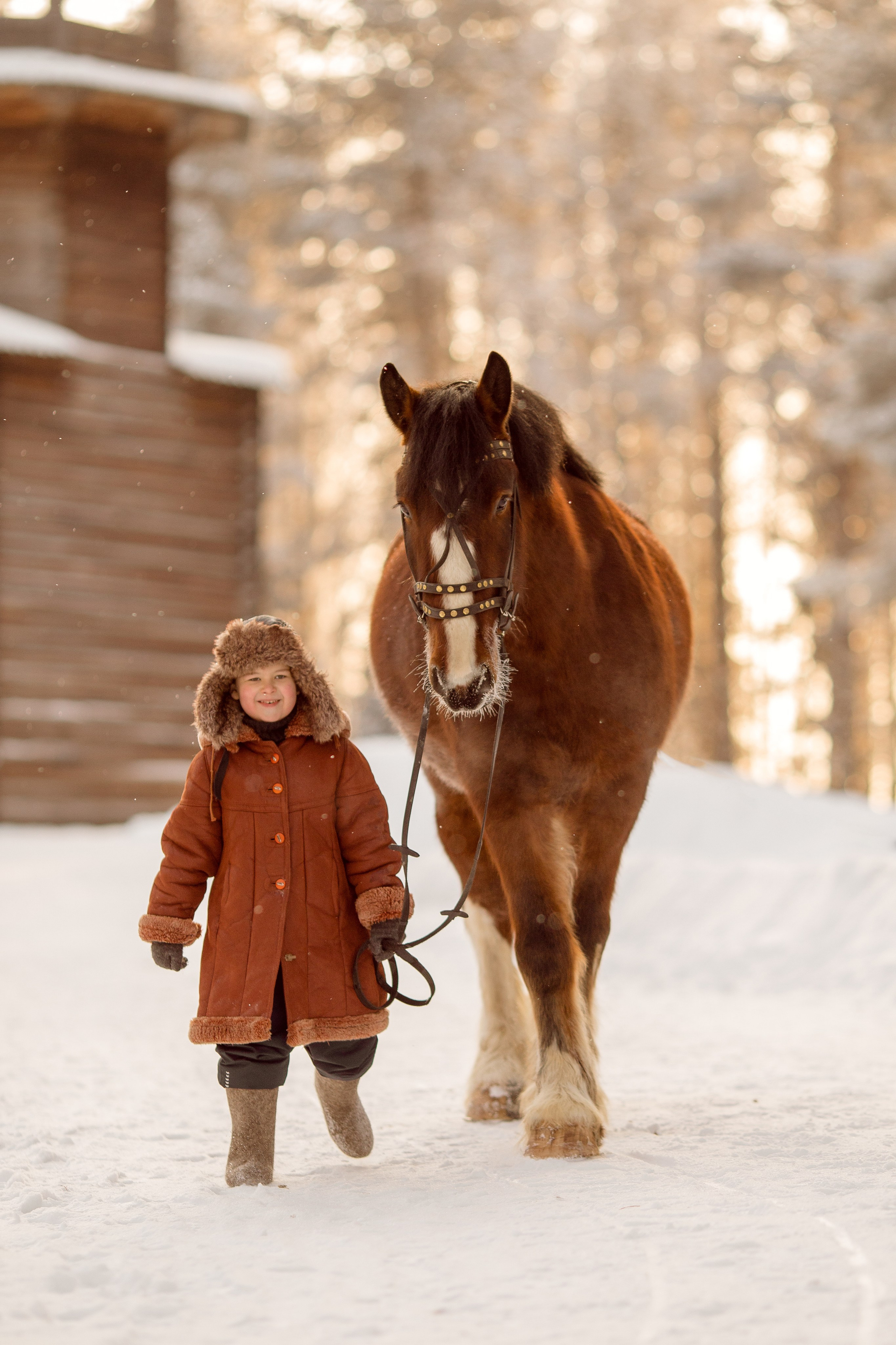 Детская фотосессия с лошадью зимой