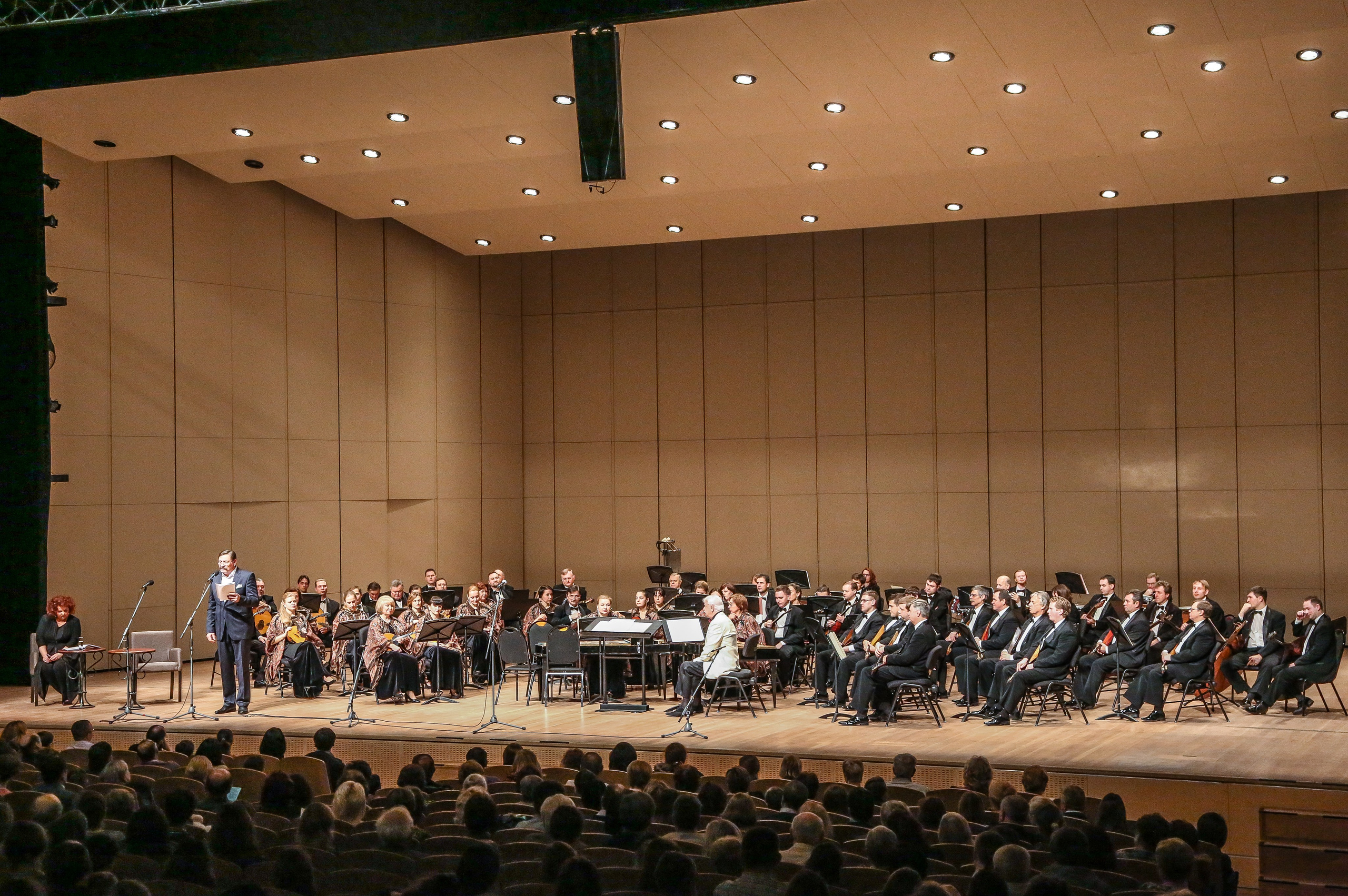 Концерт «Король репортеров» с Дмитрием Назаровым. Дарья Письменюк / Darya Leitstern — фотограф, музыкант, журналист, путешественник