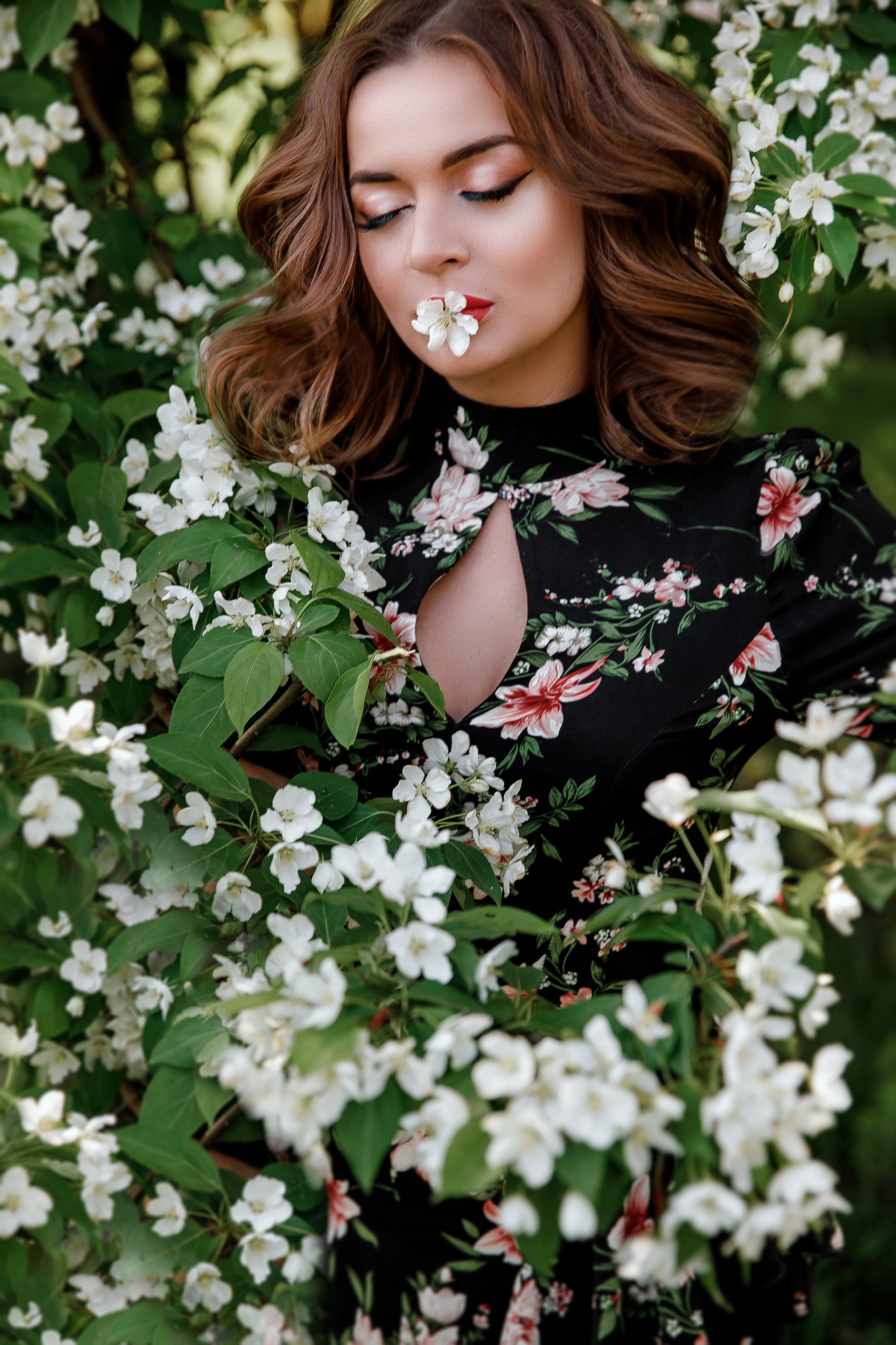 Фотосессия в яблонях. Свадебный фотограф в новокузнецке