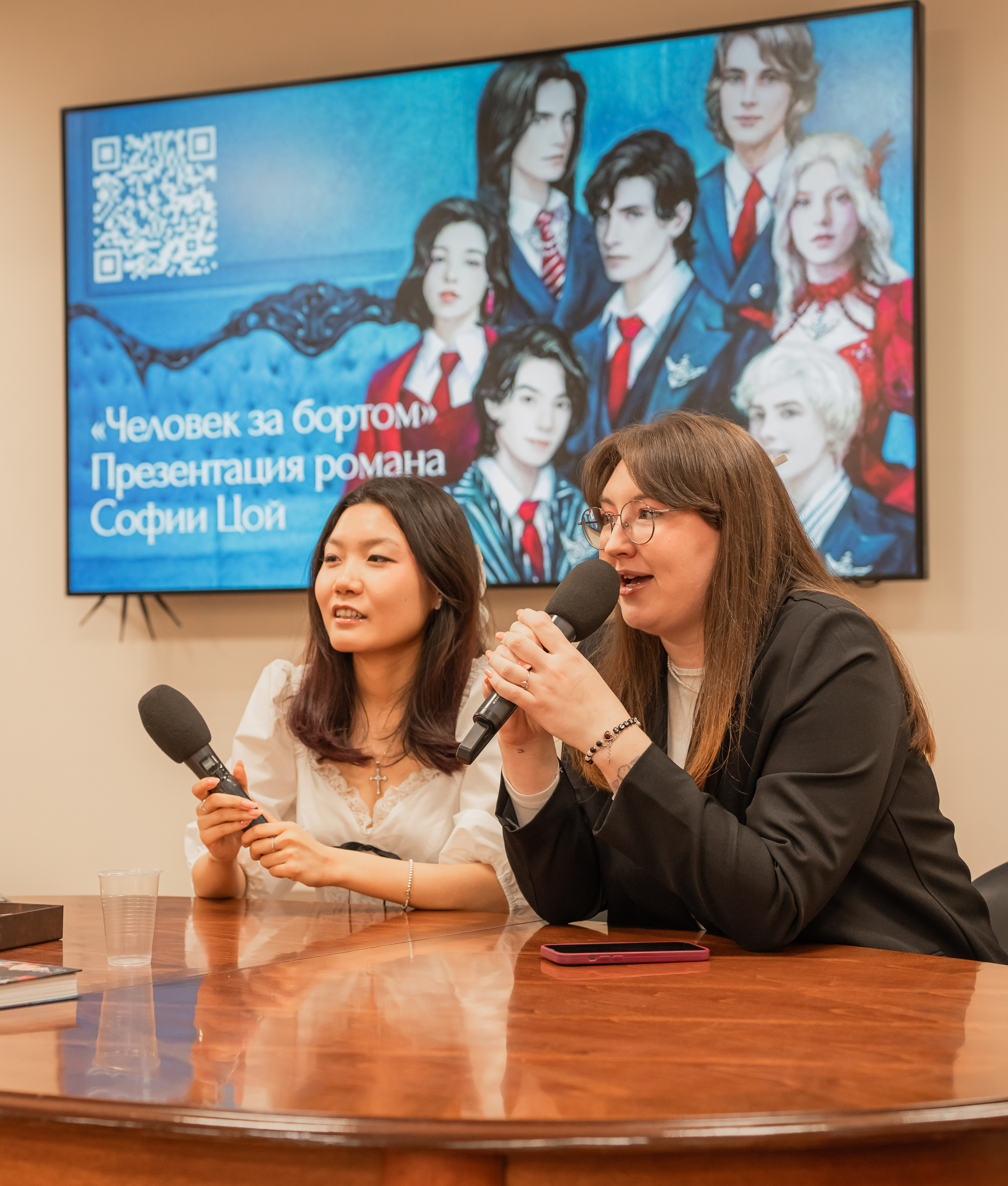 Презентация книги «Человек за бортом», автор София Цой. Репортажный фотограф Анастасия Рубцова