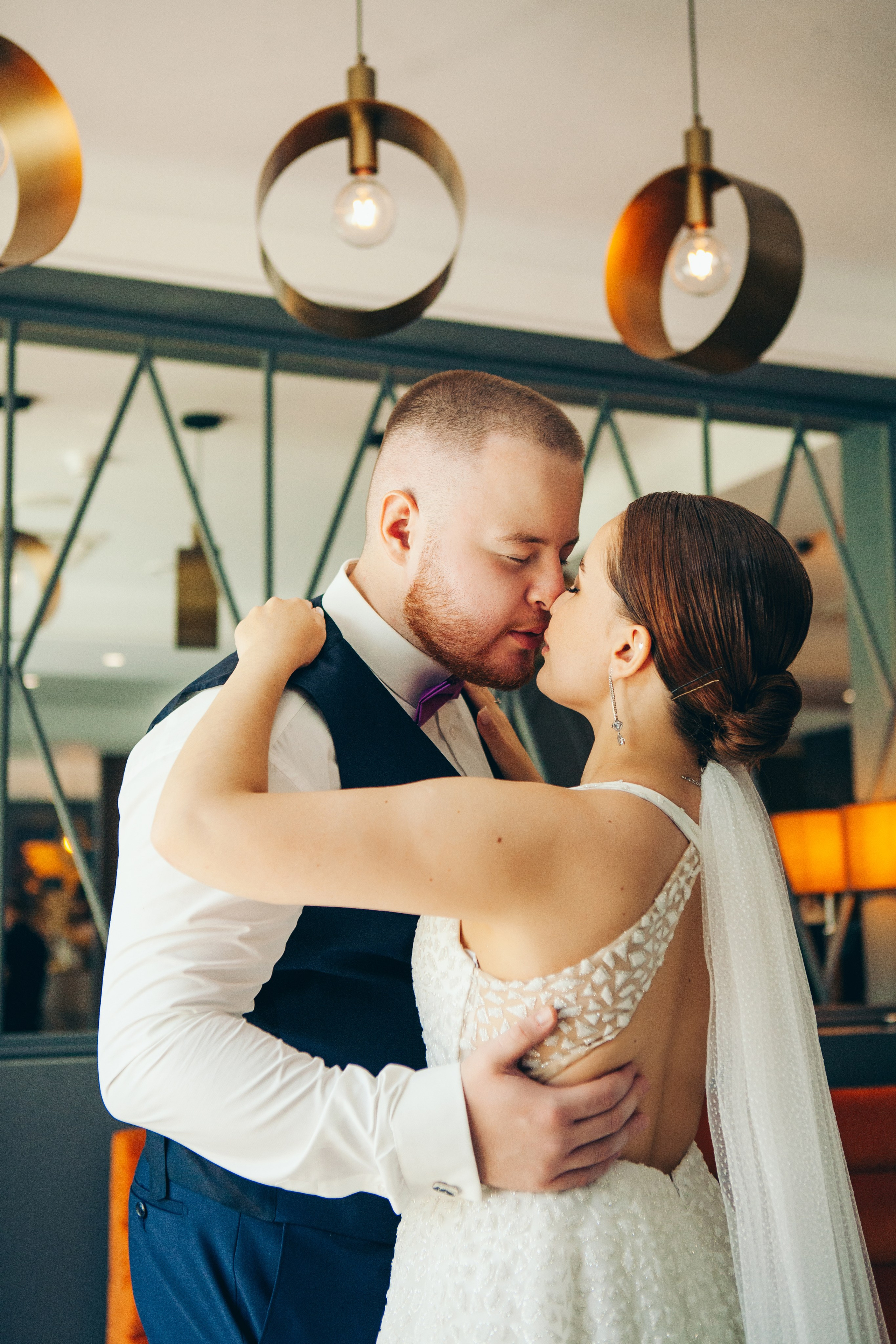 Свадебная фотосессия в отеле hartwell hotel и на патриарших прудах. Фотограф Ольга Ефремова