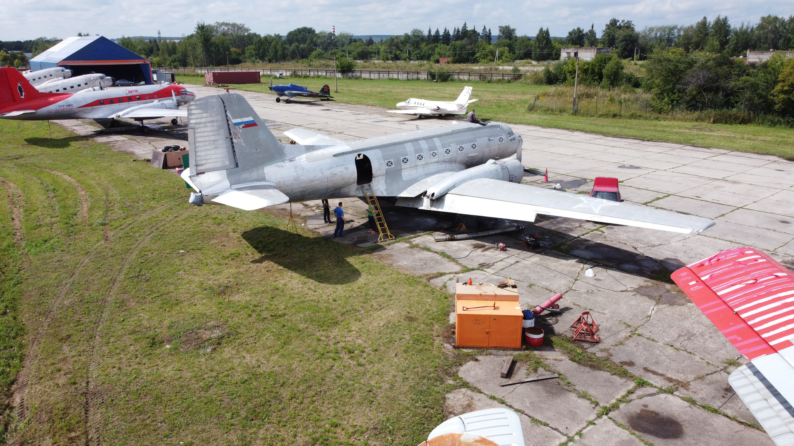 Ил-14Т «Голубая Мечта» — смывка краски (2021 г.). Фотоальбом показывающий увлекательный мир авиации и мир медведей Андрея Иванова
