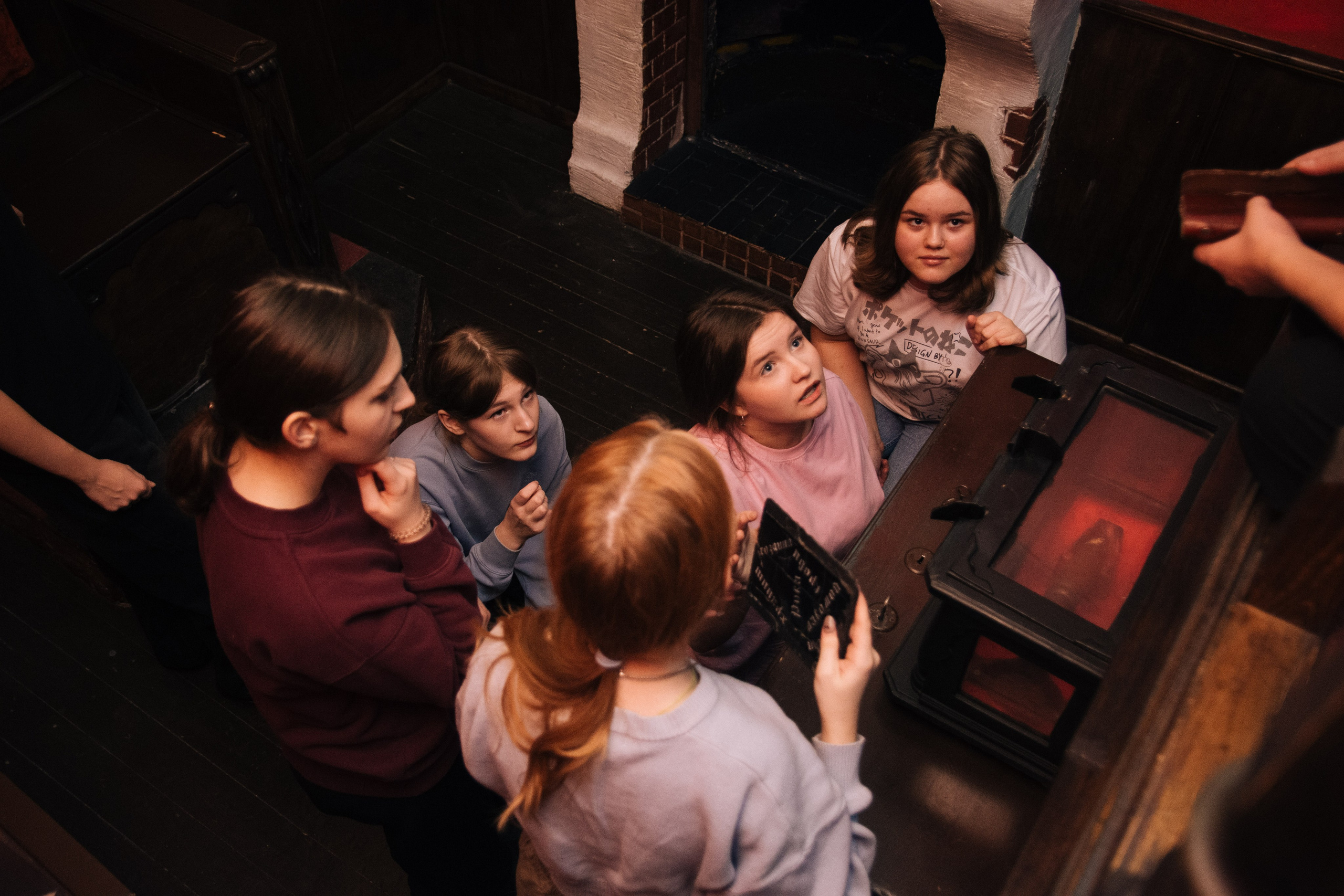 Квесты и праздники в Нелогике. Фотограф в Москве. Индивидуальные и парные съёмки, мероприятия, промо-съёмки для артистов