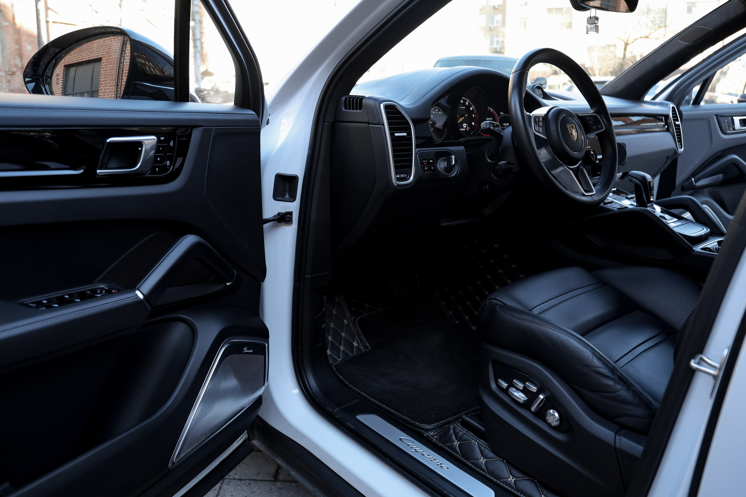 2020 Porsche Cayenne 3.0 AT. Mixturecaptures