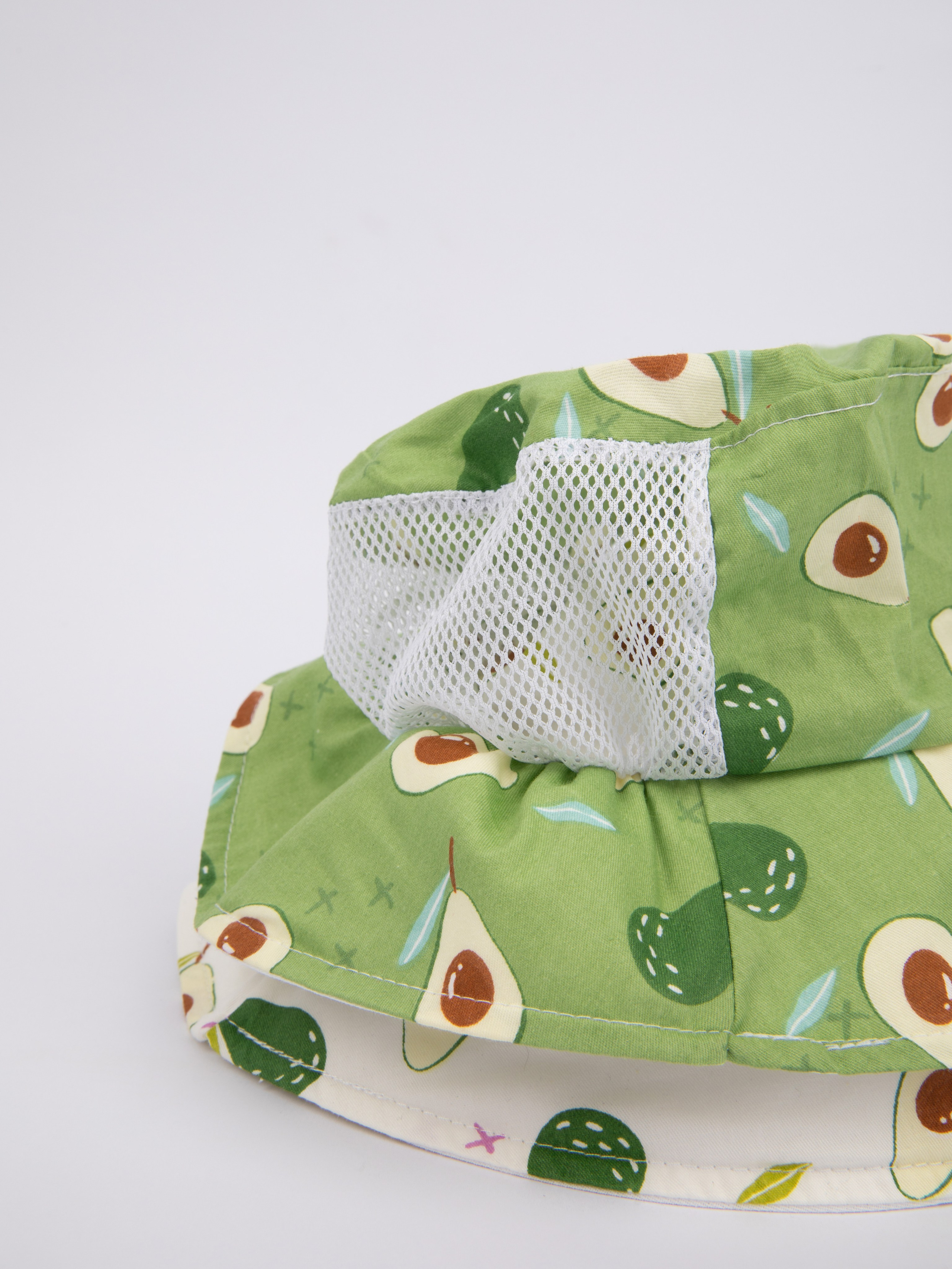 Детские панамки. Фотостудия предметной и модельной съёмки для маркетплейсов