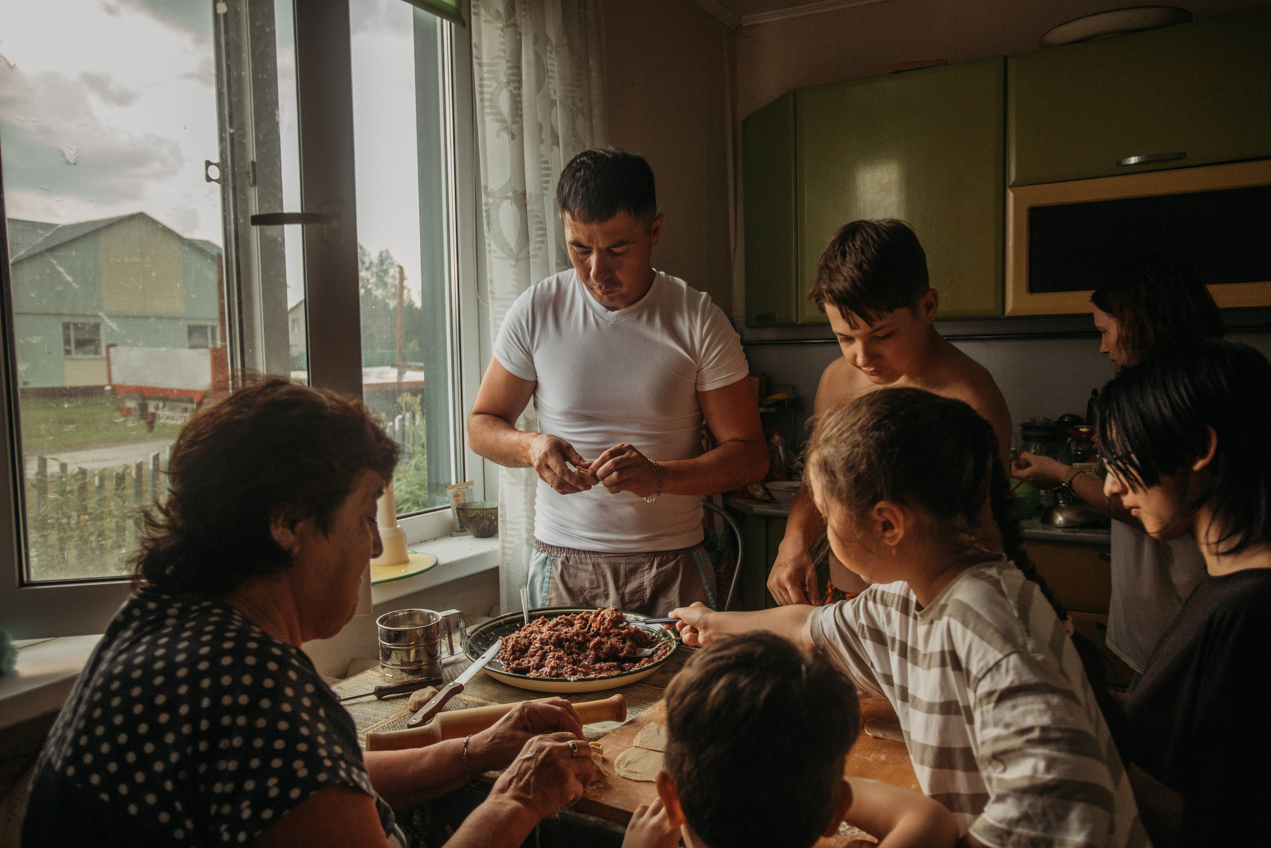 Домашняя фотосессия моей семьи. Венера Гайн. Репортажный фотограф  Тюмень. Обучение фотографии с 0