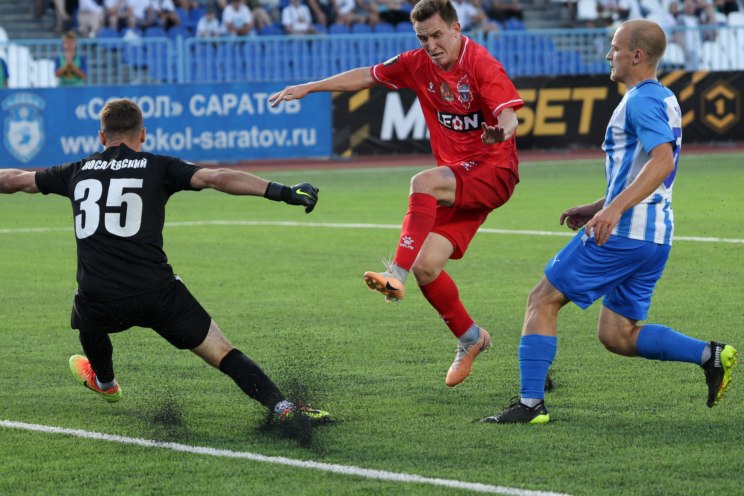 Фото футбольных матчей Первая лига ФНЛ. Фотограф Дмитрий Алексеев