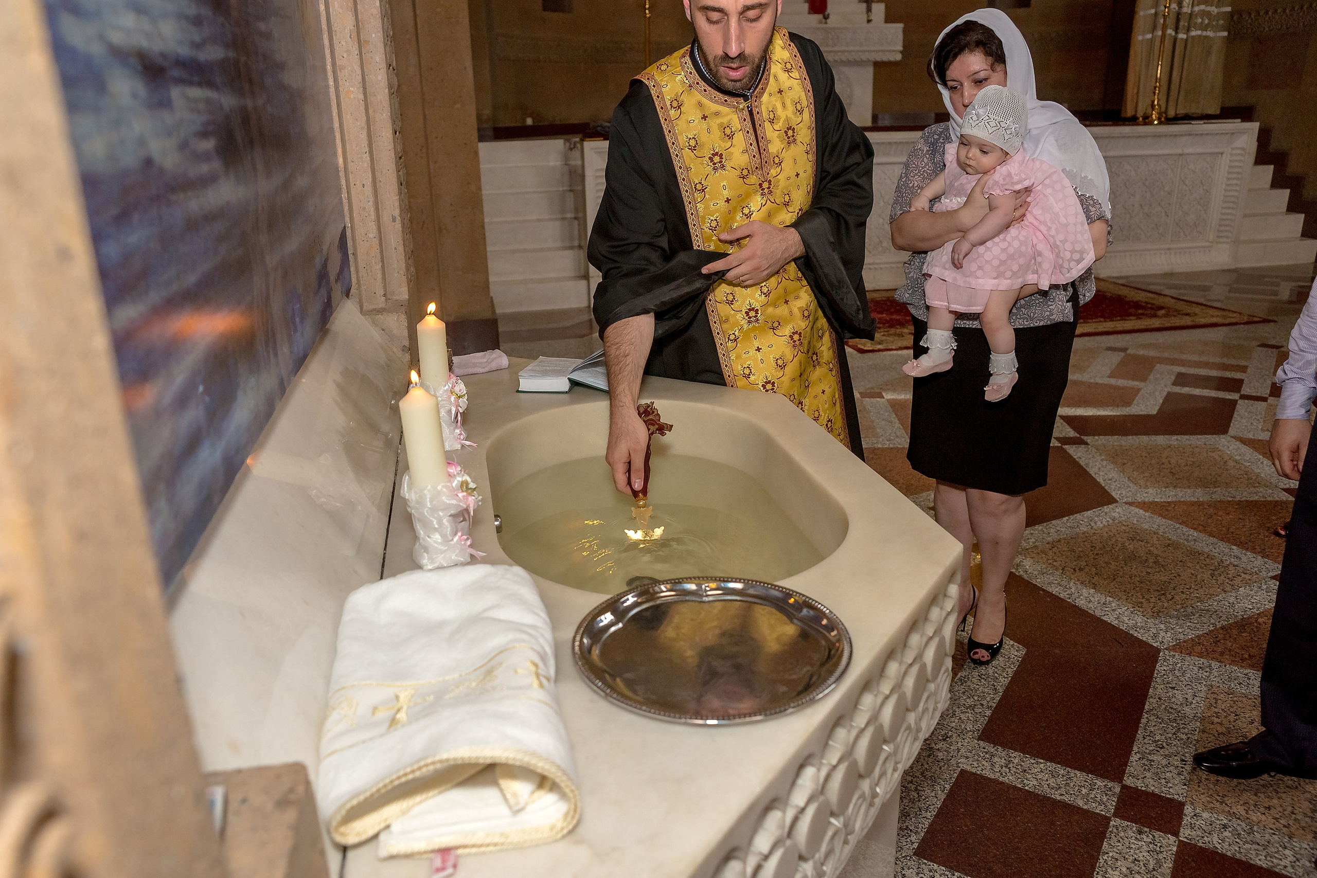 Крещение в армянской церкви. Фотограф Владимир Артамонов