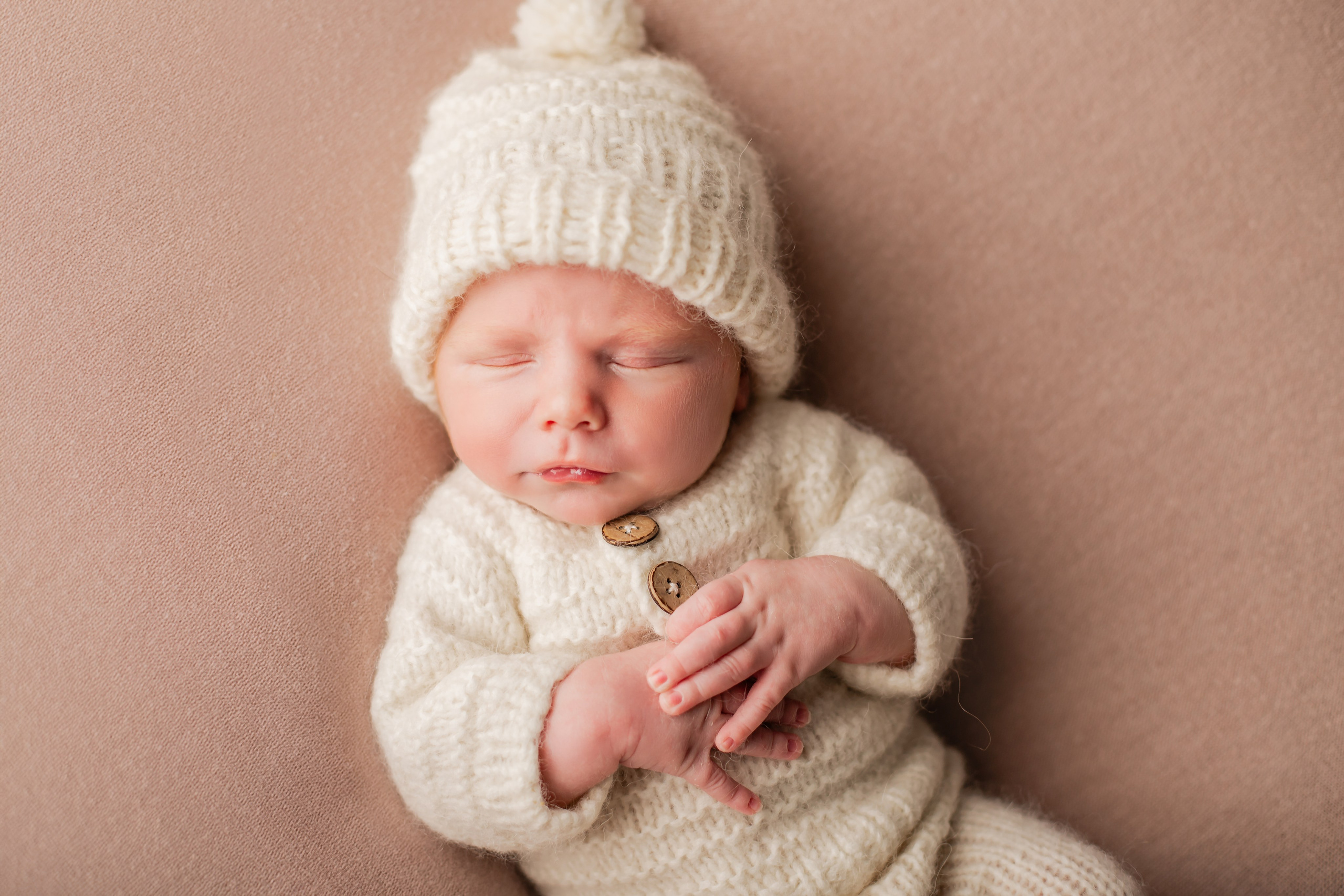 Примеры работ фотосъемки Новорожденных детей от 5  до 28 дней от рождения