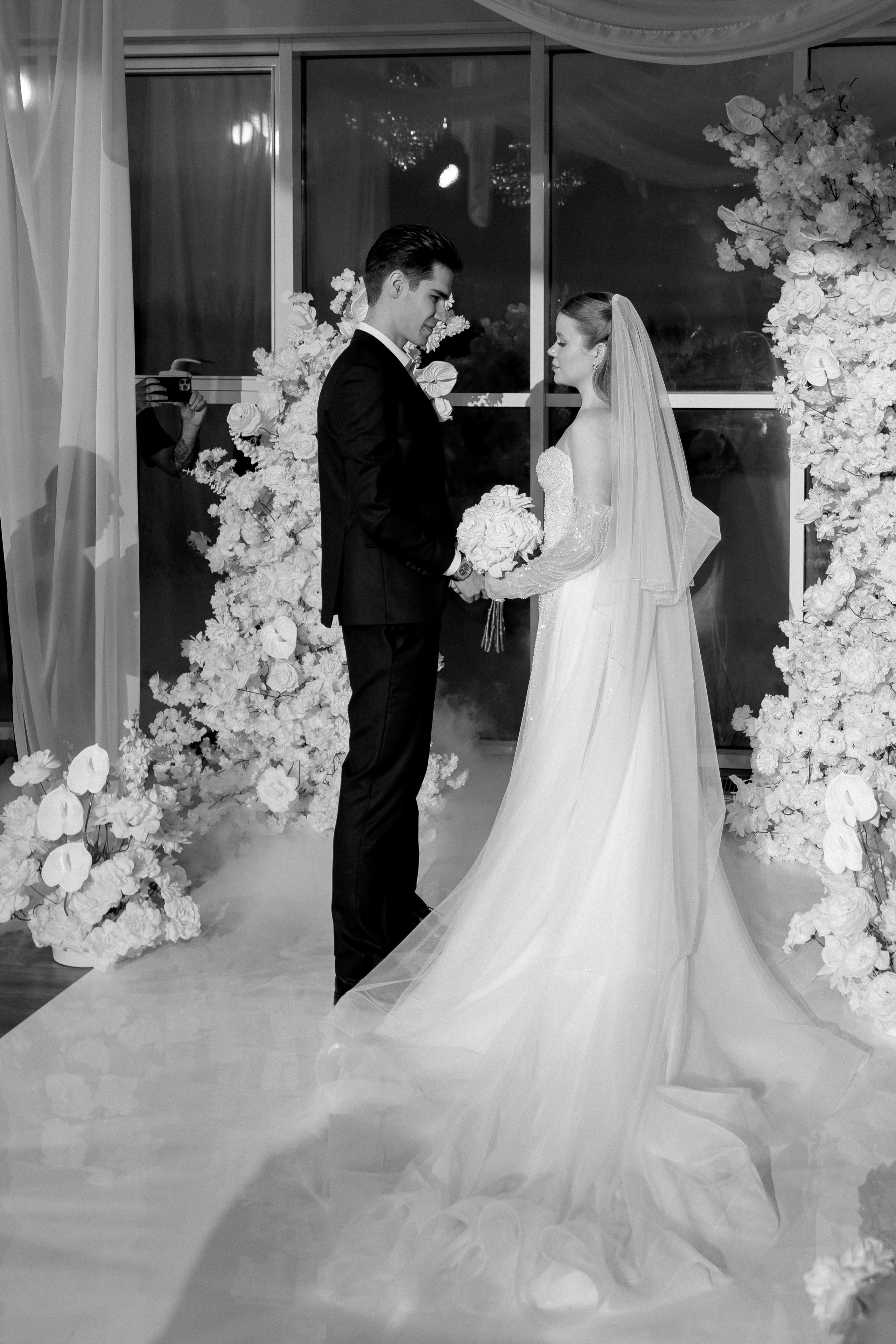 СВАДЕБНАЯ СЬЕМКА СБОРОВ В ОТЕЛЕ И ВЫЕЗД НА ЦЕРЕМОНИЮ (СНЯТО В СИБИРЕ В НИЖНЕВАРТОВСКЕ). Профессиональный фотограф, Санкт-Петербург — Виктория Богомолова