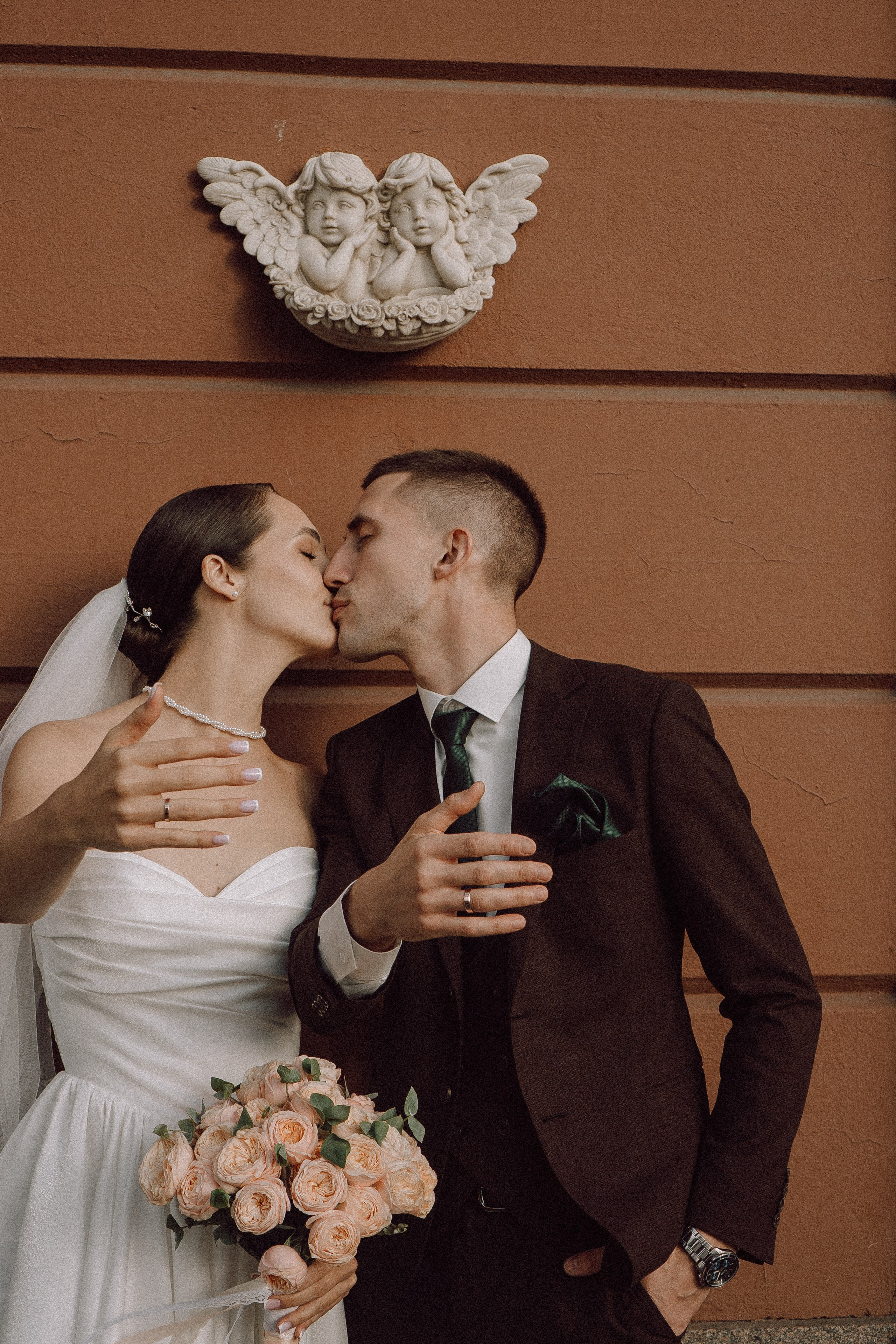 СВАДЕБНАЯ ПРОГУЛКА В САНТК-ПЕТЕРБУРГЕ (ИСАКИЕВСКИЙ СОБОР, ЗИМНЯЯ КАНАВКА, ЭРМИТАЖ И БОЛЬШАЯ МОРСКАЯ УЛИЦА). Профессиональный фотограф, Санкт-Петербург — Виктория Богомолова