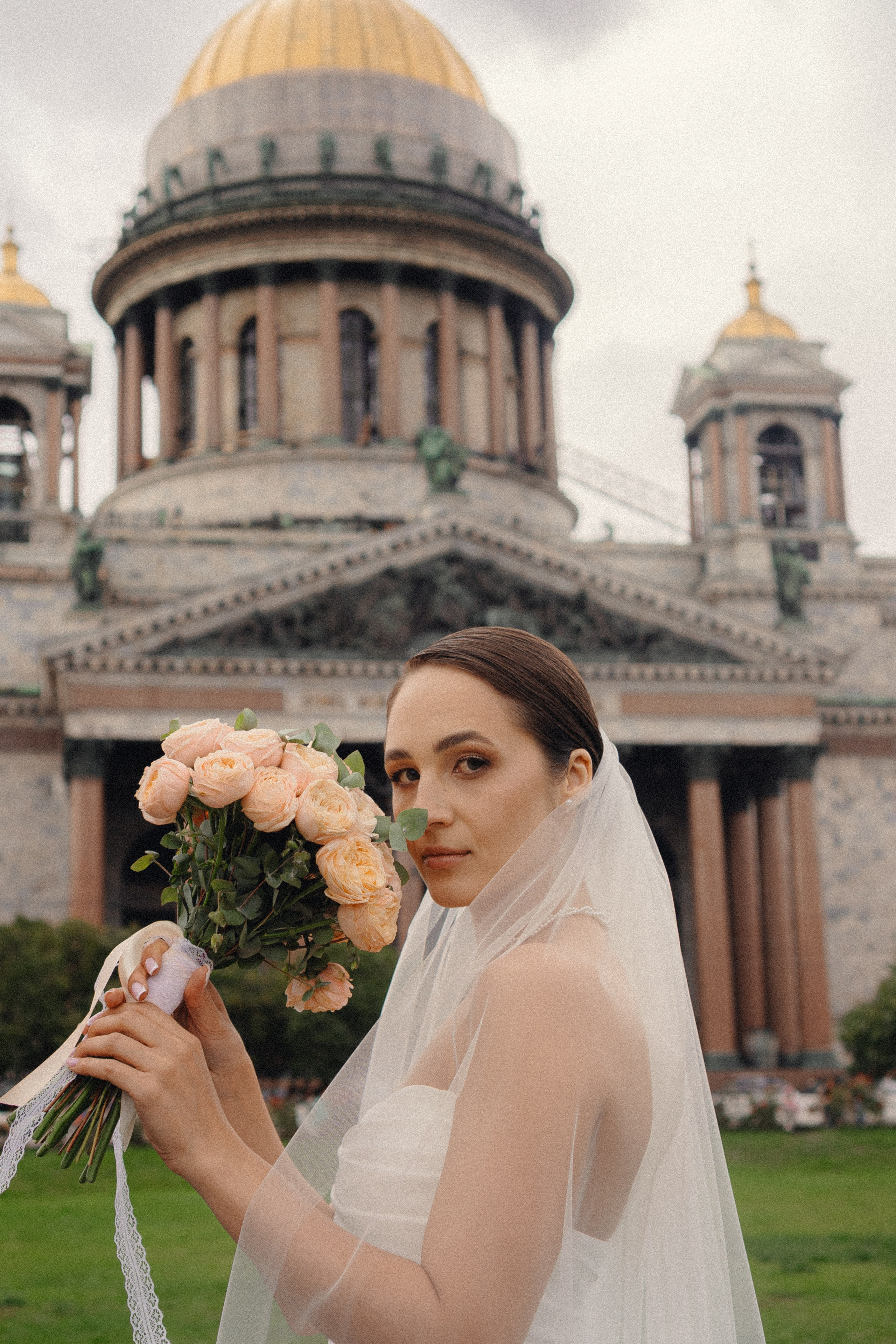 СВАДЕБНАЯ ПРОГУЛКА В САНТК-ПЕТЕРБУРГЕ (ИСАКИЕВСКИЙ СОБОР, ЗИМНЯЯ КАНАВКА, ЭРМИТАЖ И БОЛЬШАЯ МОРСКАЯ УЛИЦА). Профессиональный фотограф, Санкт-Петербург — Виктория Богомолова