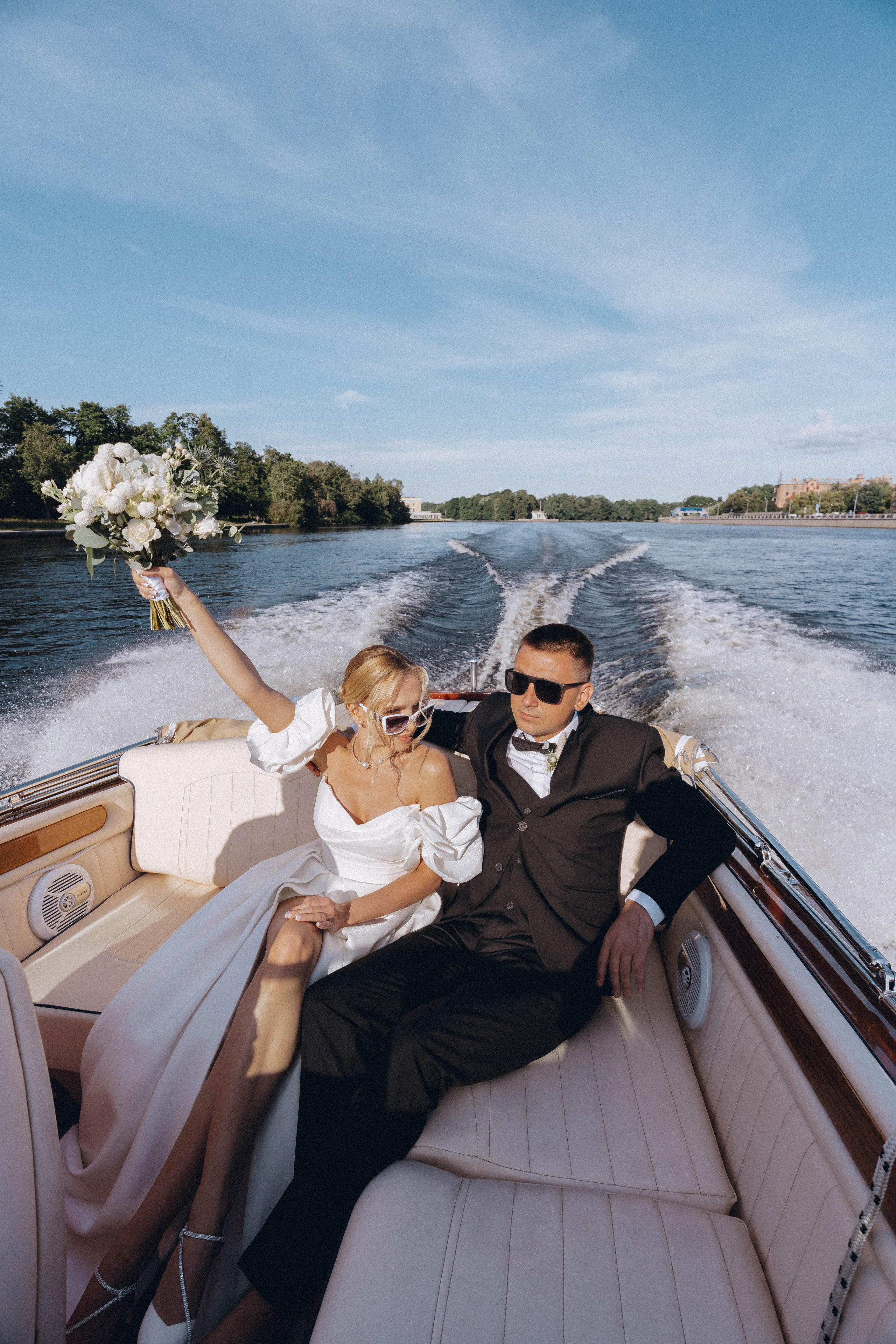 СВАДЕНБНАЯ СЬЕМКА НА КАТЕРЕ ПО КАНАЛАМ САНКТ-ПЕТЕРБУРГА И В АКВАТОРИИ НЕВЫ. Профессиональный фотограф, Санкт-Петербург — Виктория Богомолова