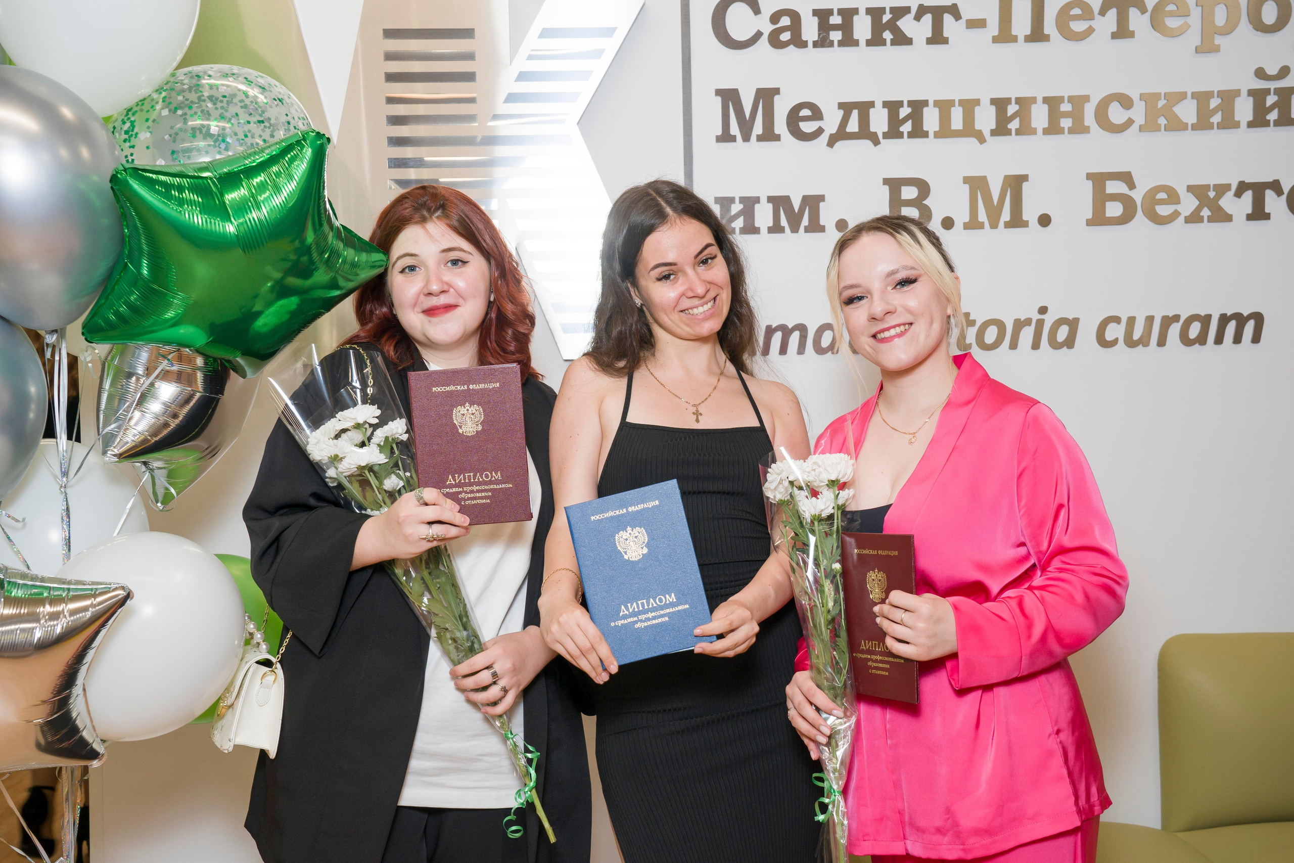 Выпускной в медколледже. Фотограф в Санкт-Петербурге. Репортажная и все съёмки для бизнеса