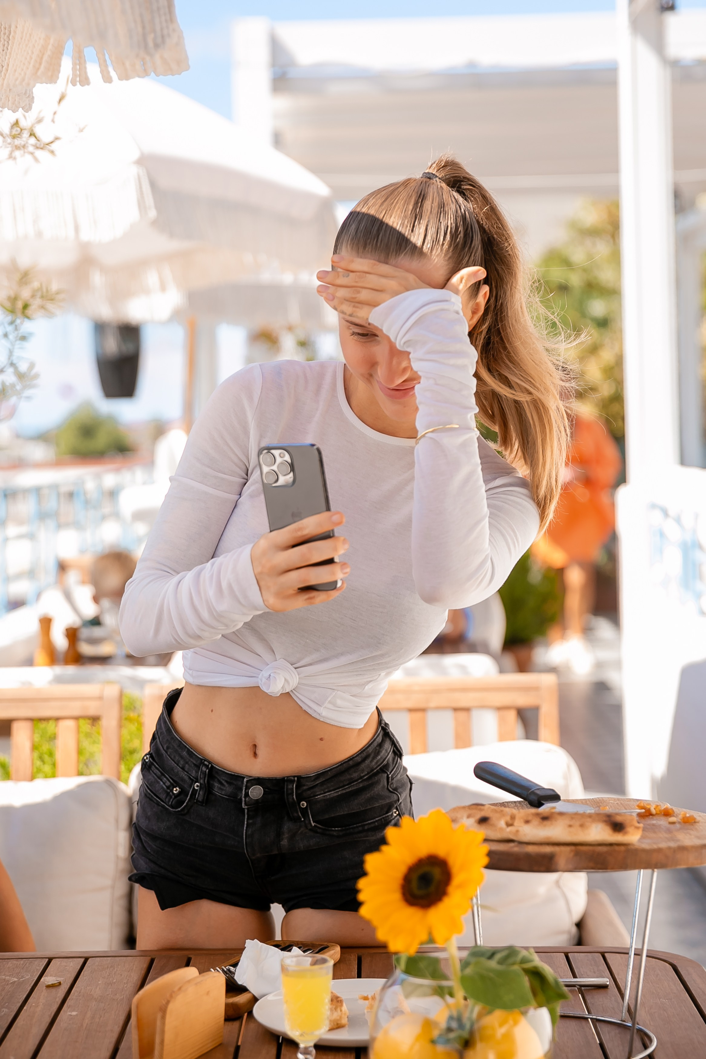 «Похмельный рейв» в ресторане DELMAR. Репортажный фотограф в Ялте Алексей Семёнов