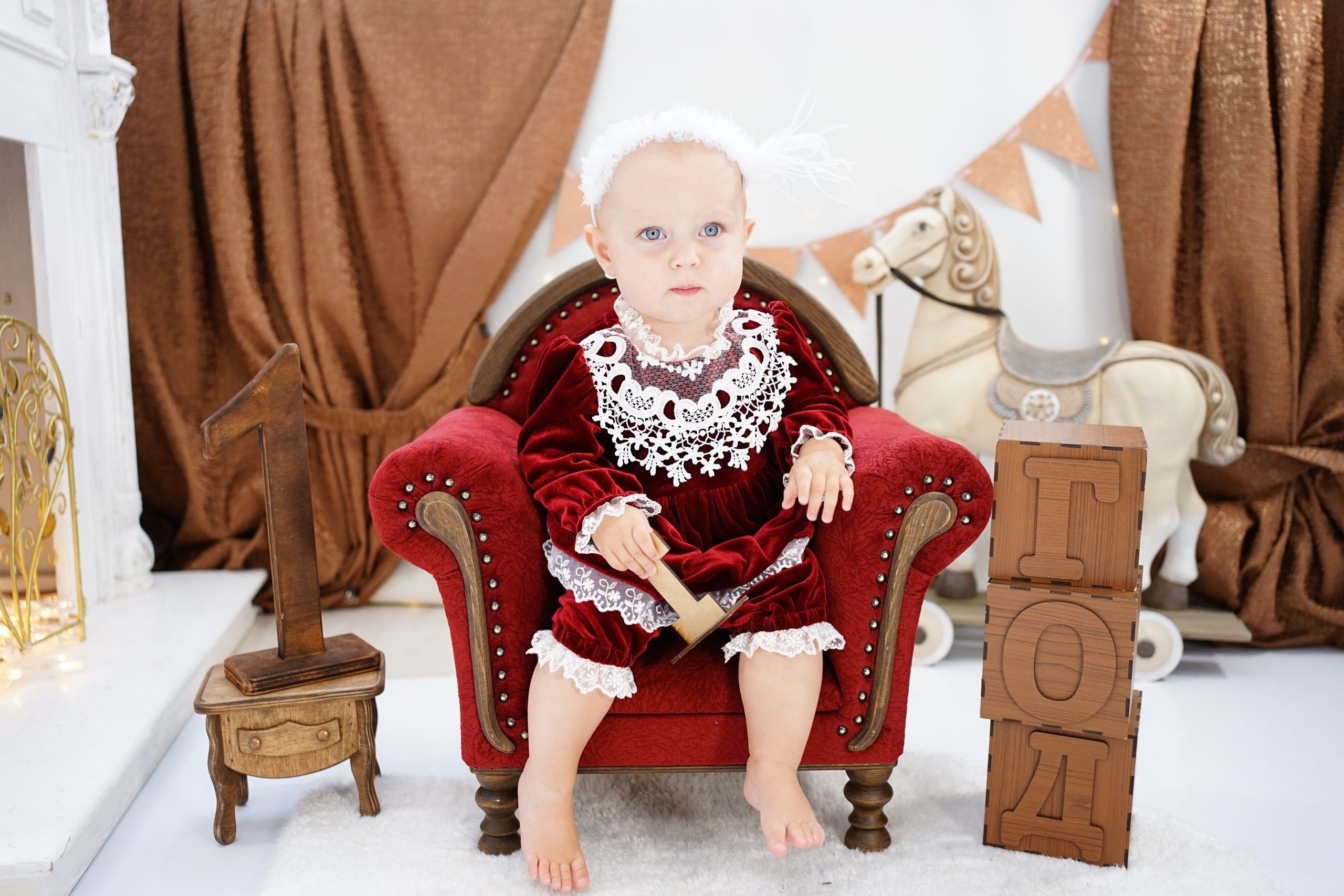 Бордовая зона. Детская Фотостудия ГОДОВАСИКИ в Санкт-Петербурге фотосесия на годик