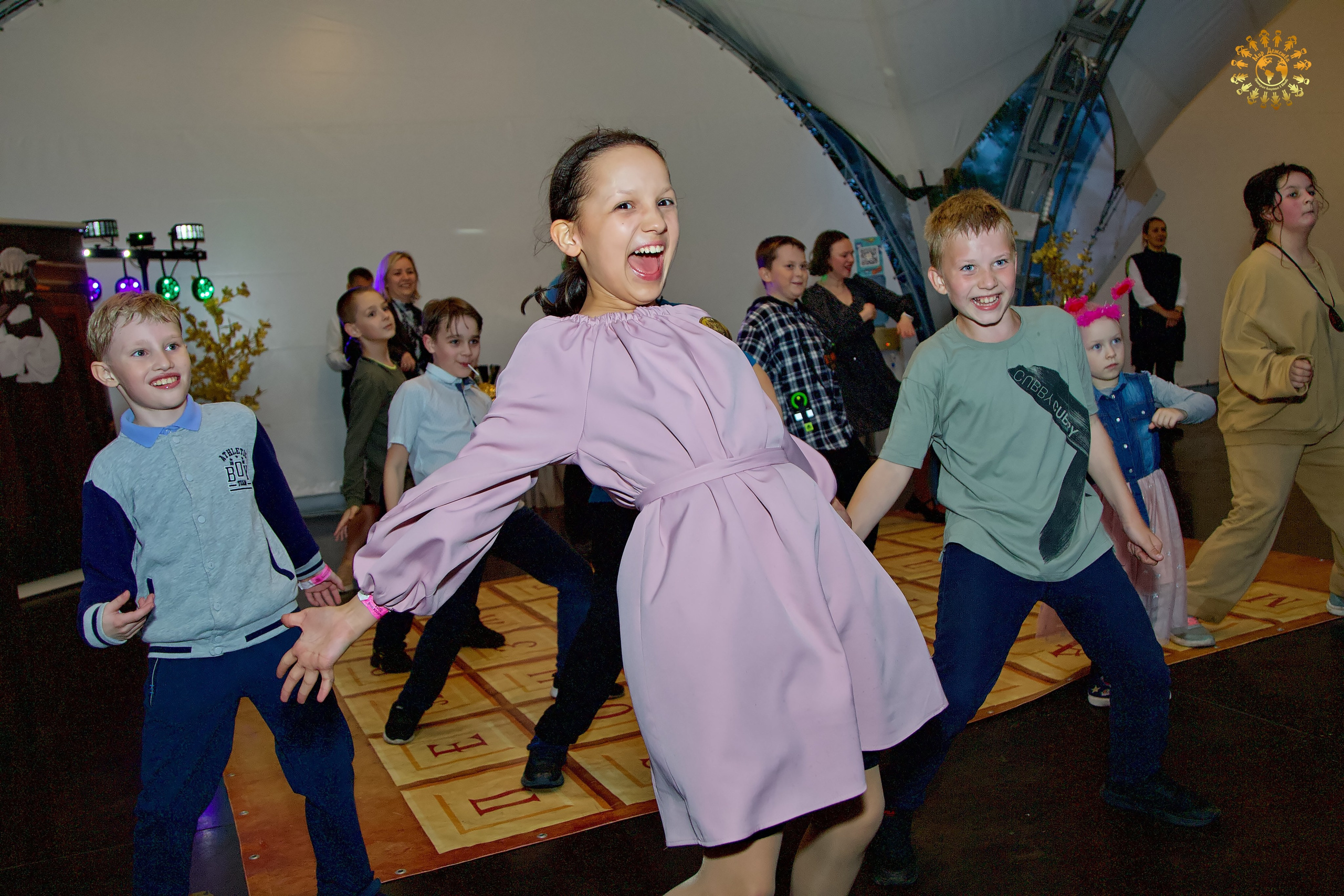 Выпускной 2023 (Школа 1195, 4-й класс). Репортажная съемка в Москве и области. Анималистика