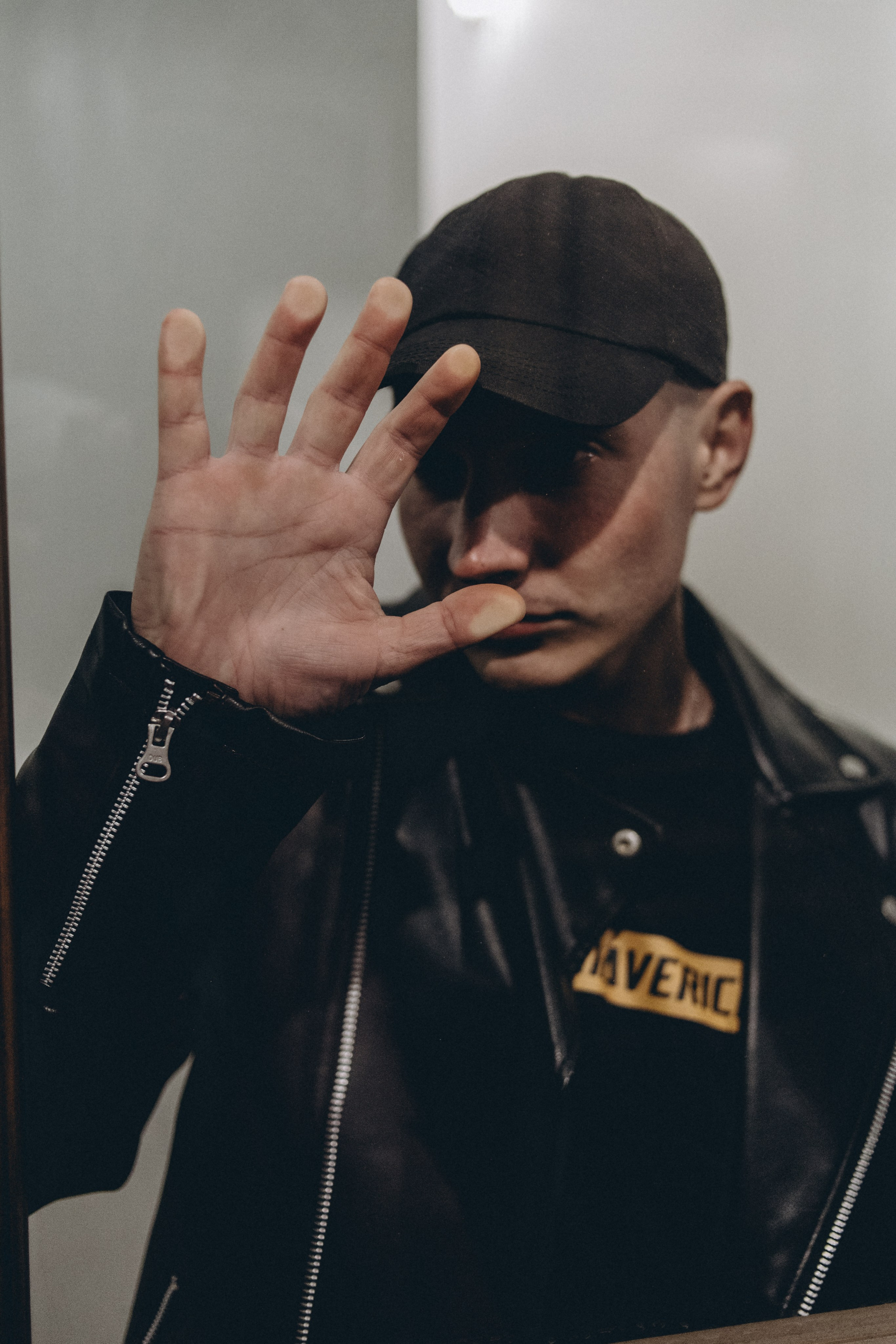 Евгений. Ночь и неон. Фотограф Регина Крикунова г. Красноярск