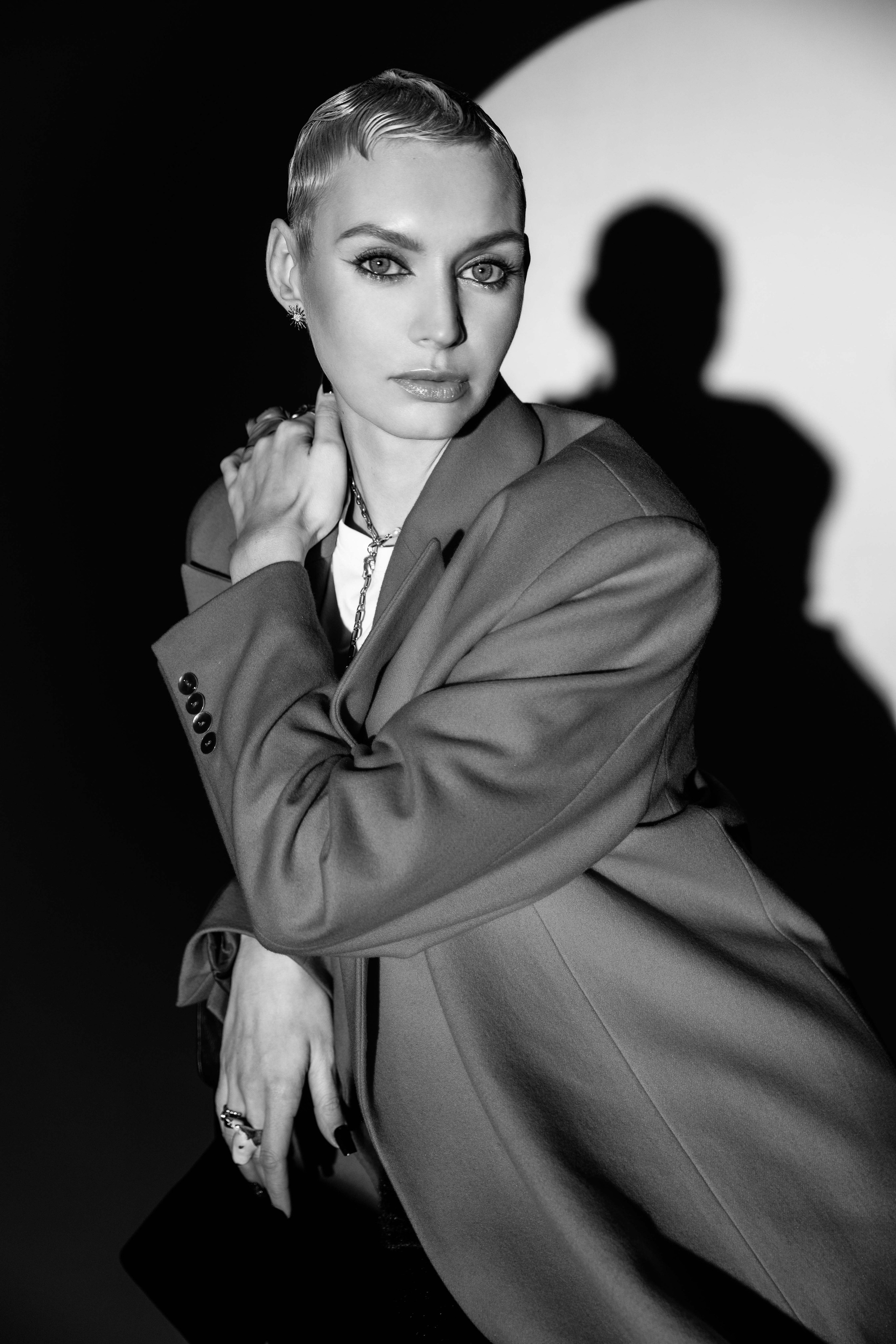 Portfolio. Volume II: «Портреты. Лица Ленинград Центра без масок». Ира Сафронова — фотограф и нейровизуализатор | бизнес-съёмки, портреты, нейровизуалы для брендов, Санкт-Петербург и Москва