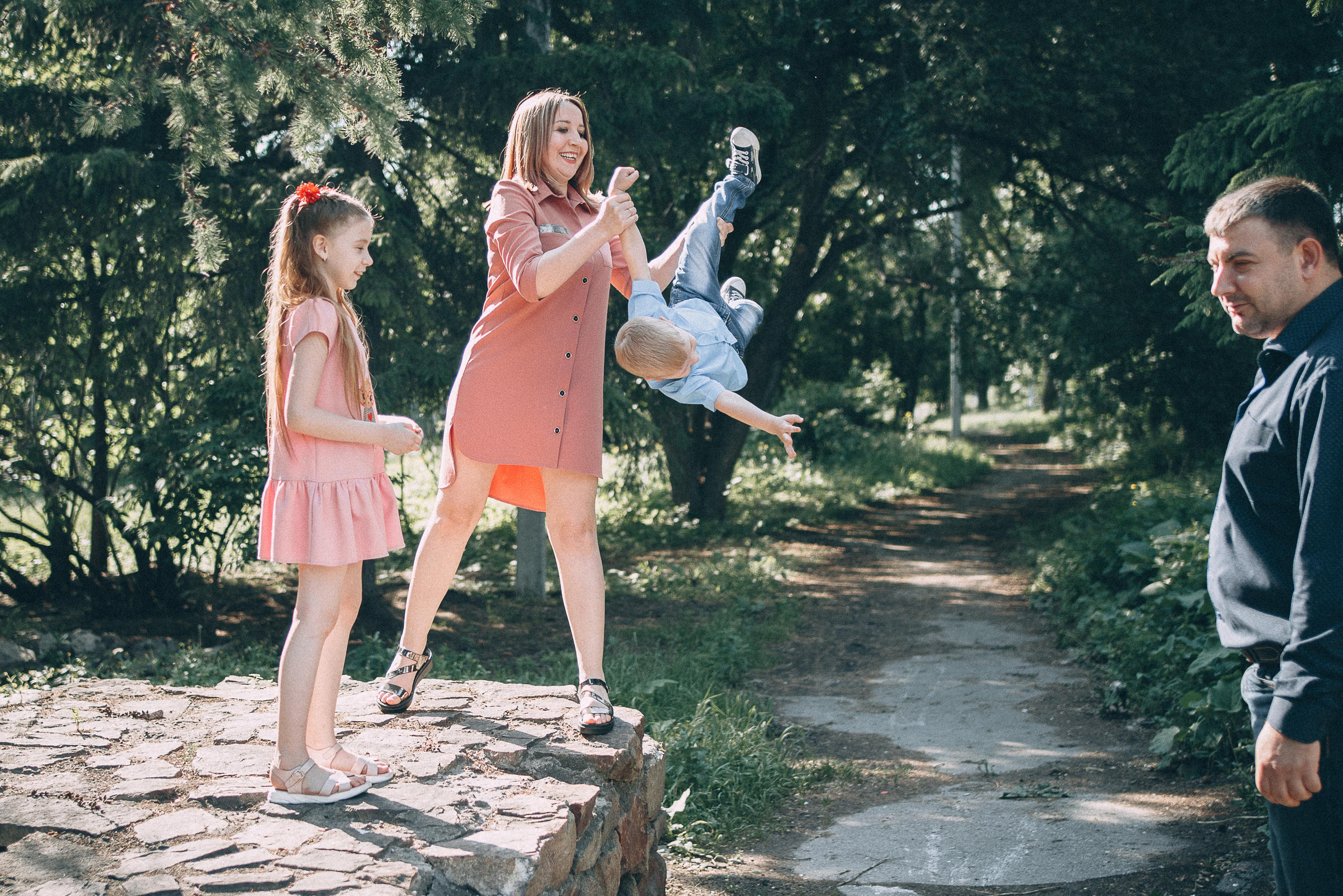 Семейная фотосессия Ани с семьёй. Семейный и женский фотограф в Красноярске Алёна Барковская