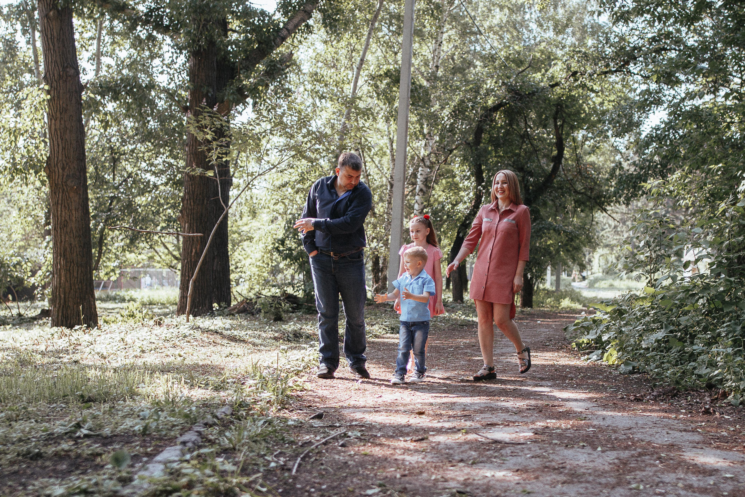 Семейная фотосессия Ани с семьёй. Семейный и женский фотограф в Красноярске Алёна Барковская