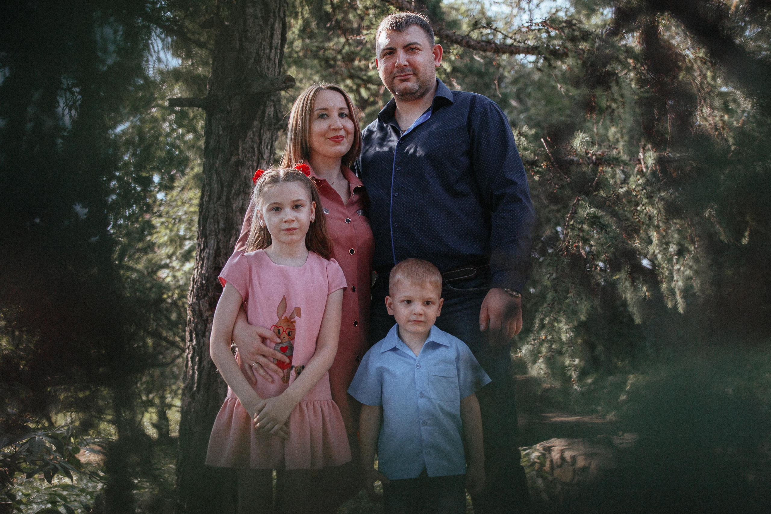 Семейная фотосессия Ани с семьёй. Семейный и женский фотограф в Красноярске Алёна Барковская