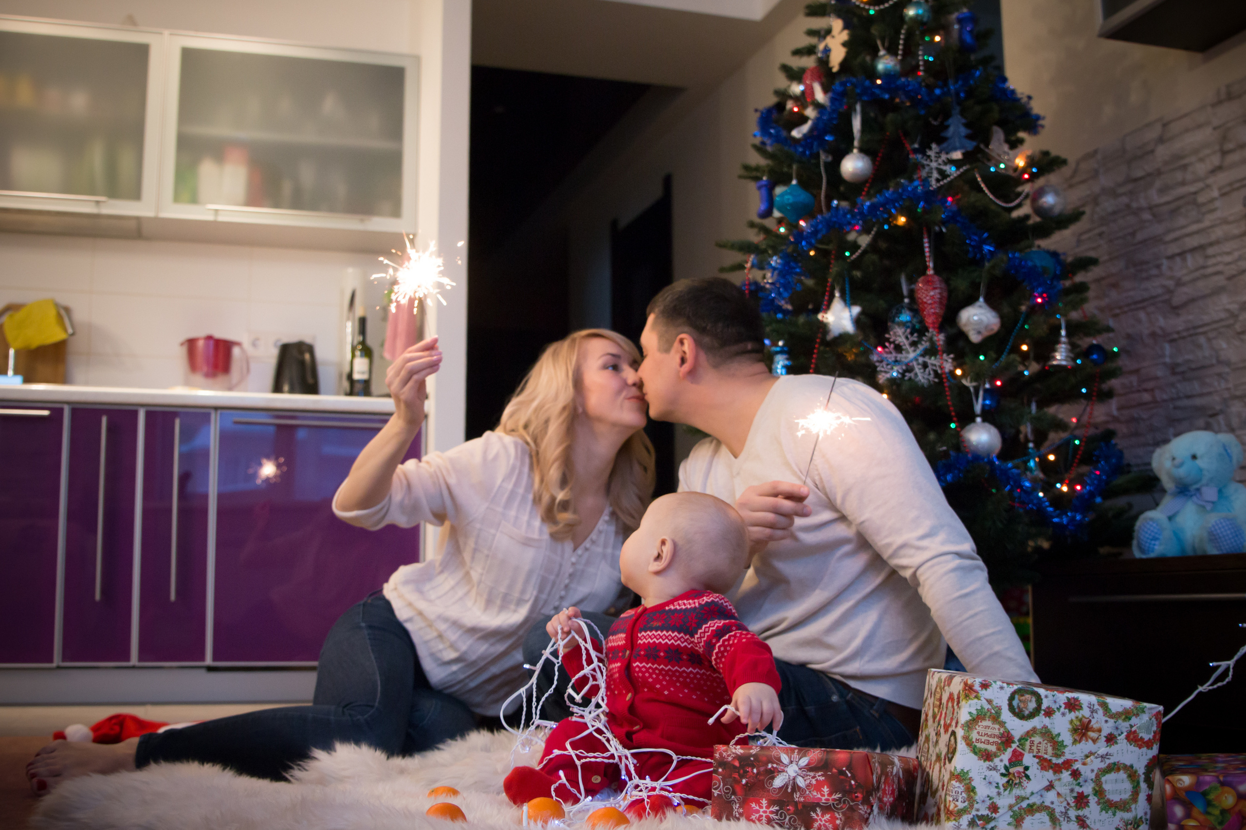 Домашняя новогодняя съёмка Ани с семьёй. Семейный и женский фотограф в Красноярске Алёна Барковская