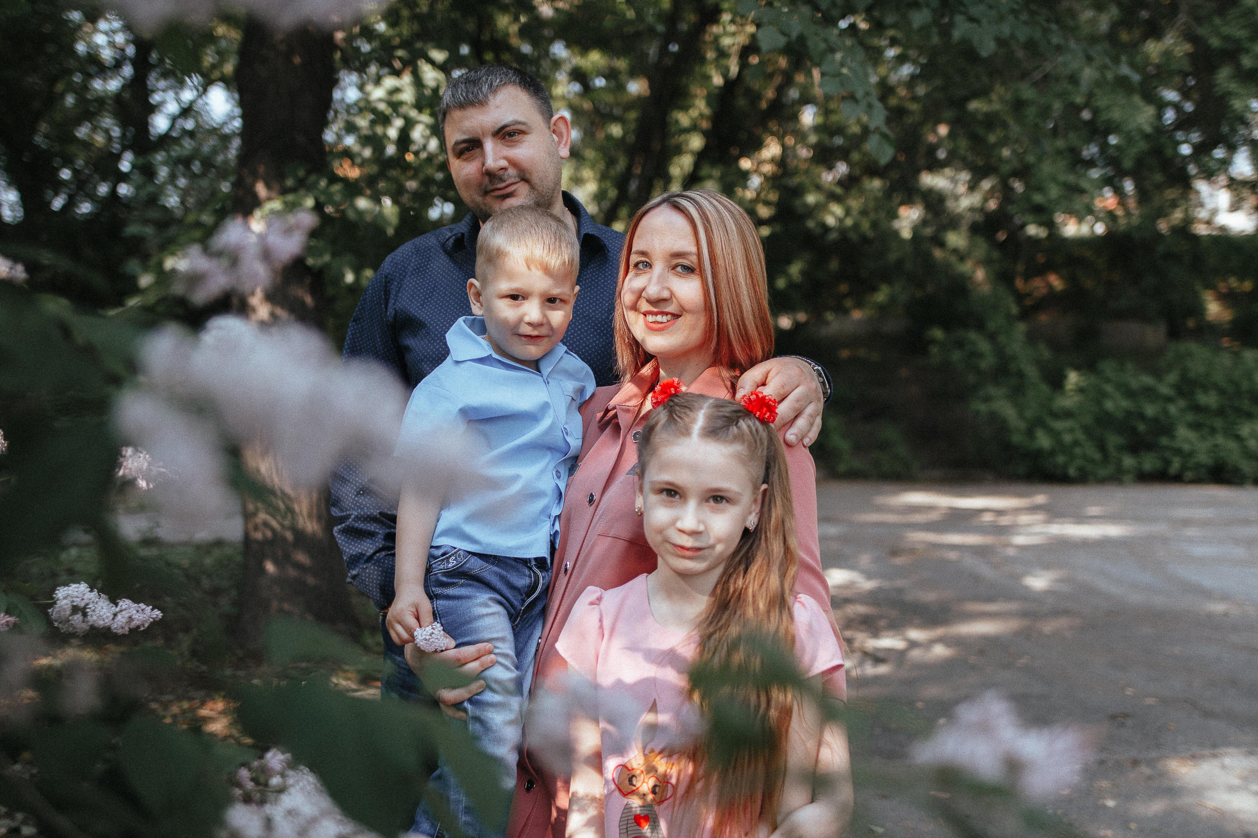 Семейная фотосессия Ани с семьёй. Семейный и женский фотограф в Красноярске Алёна Барковская