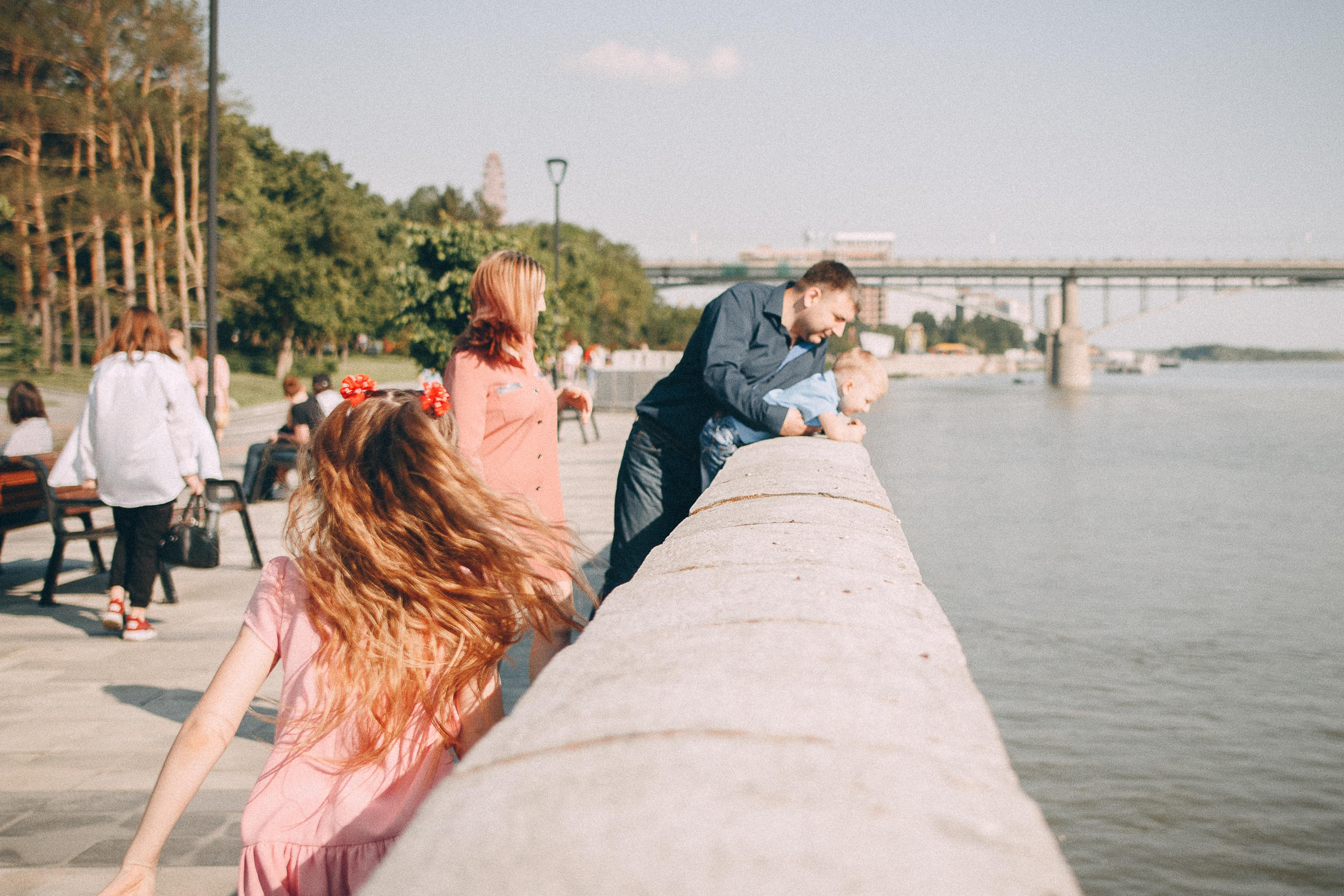 Семейная фотосессия Ани с семьёй. Семейный и женский фотограф в Красноярске Алёна Барковская