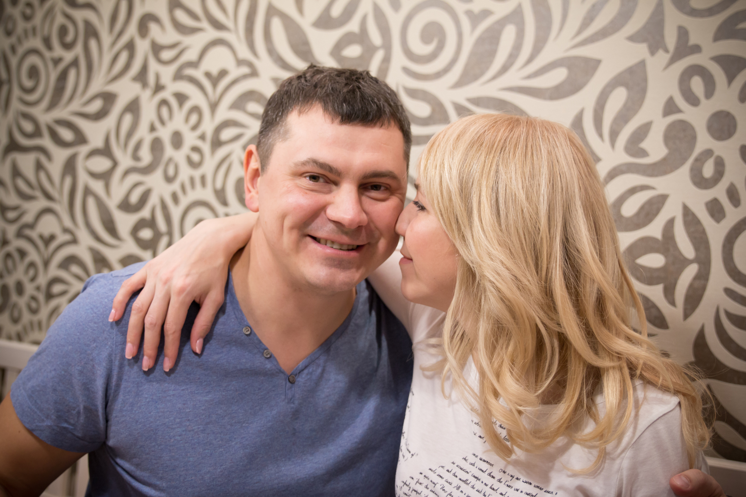 Домашняя новогодняя съёмка Ани с семьёй. Семейный и женский фотограф в Красноярске Алёна Барковская