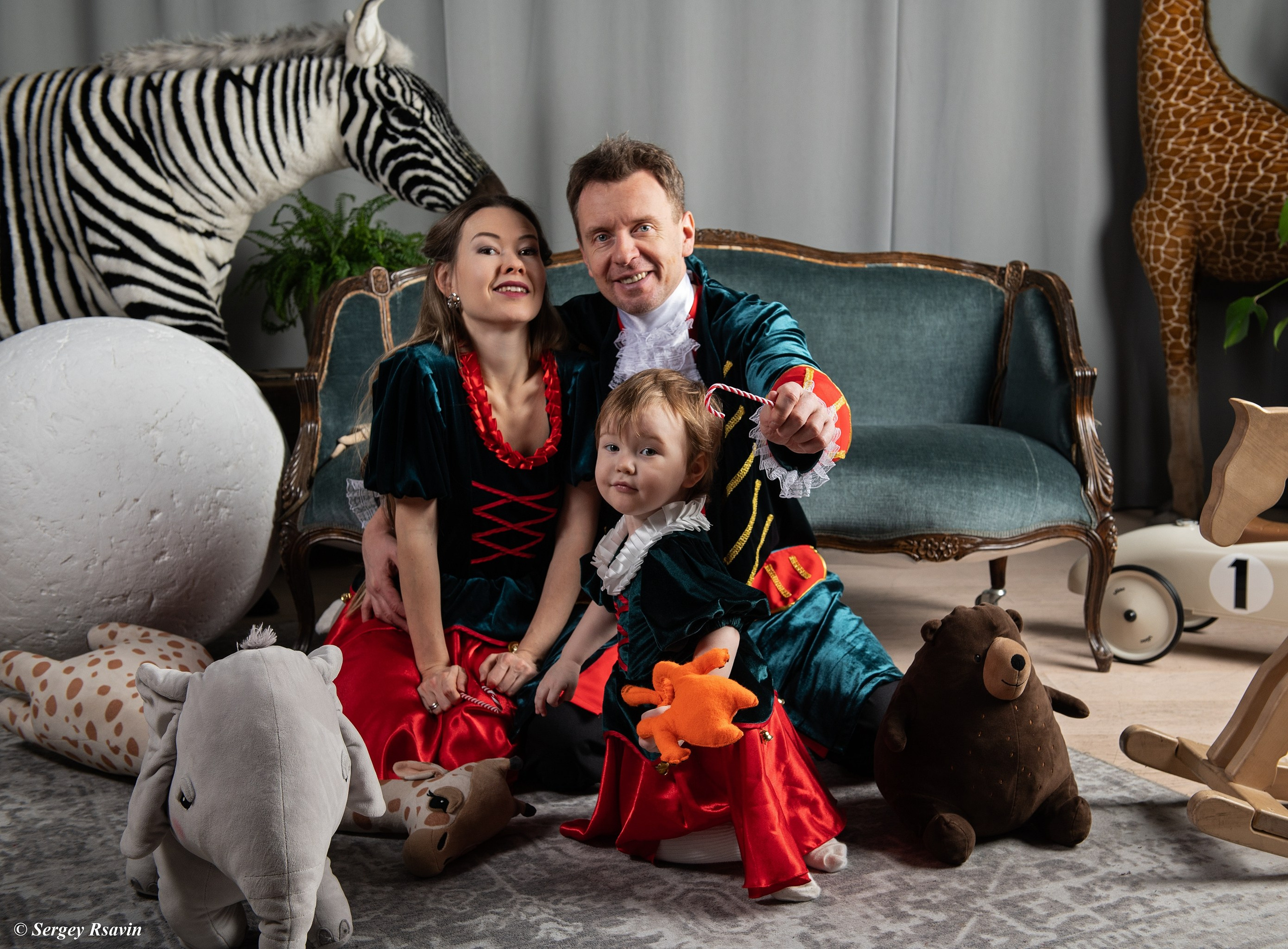 Семейная в Новогодней студии. Фотограф в Москве Сергей Рсавин