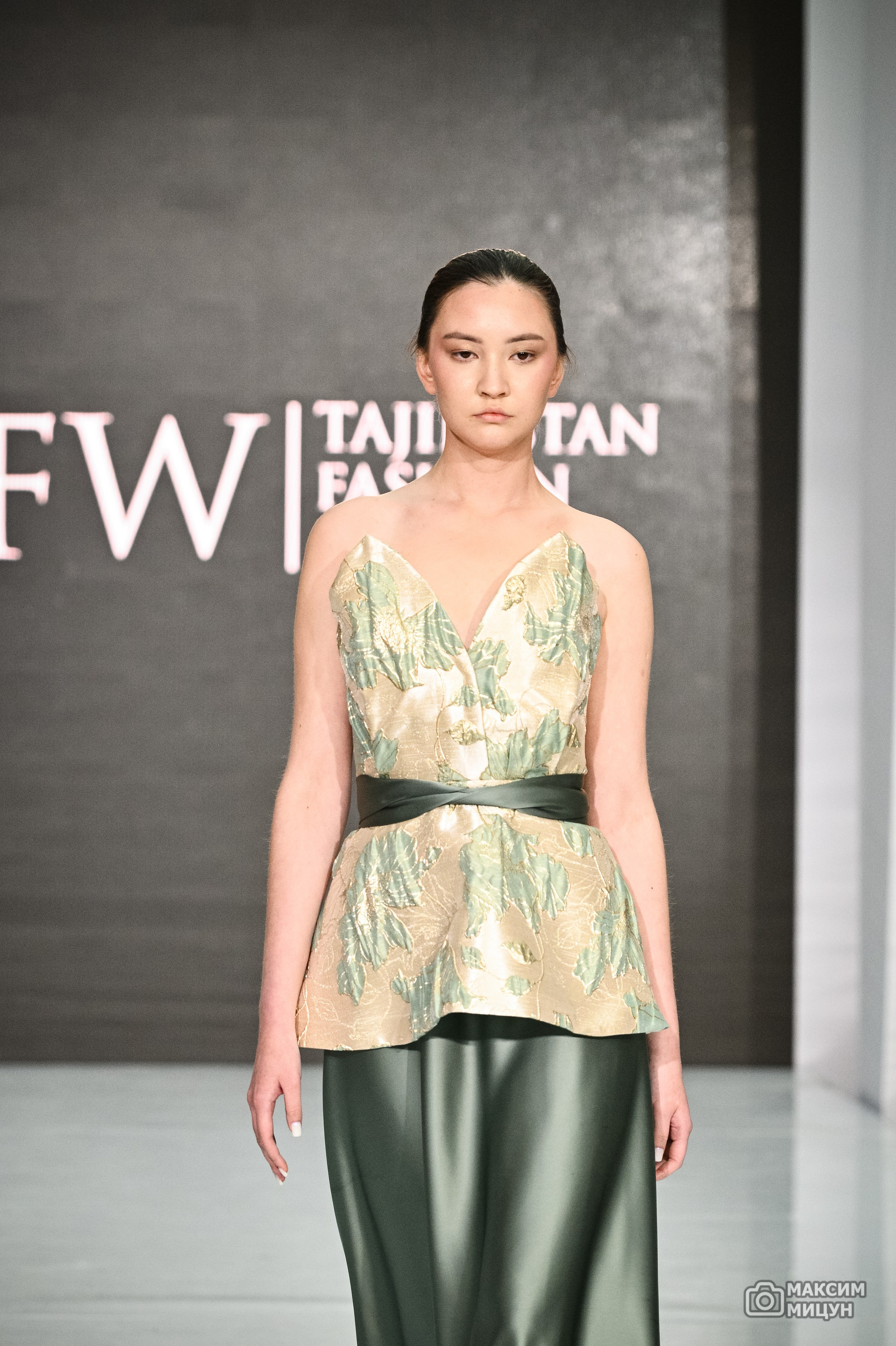 Модные показы. Фотограф Максим Мицун. Портрет, свадьба, репортаж, каталог