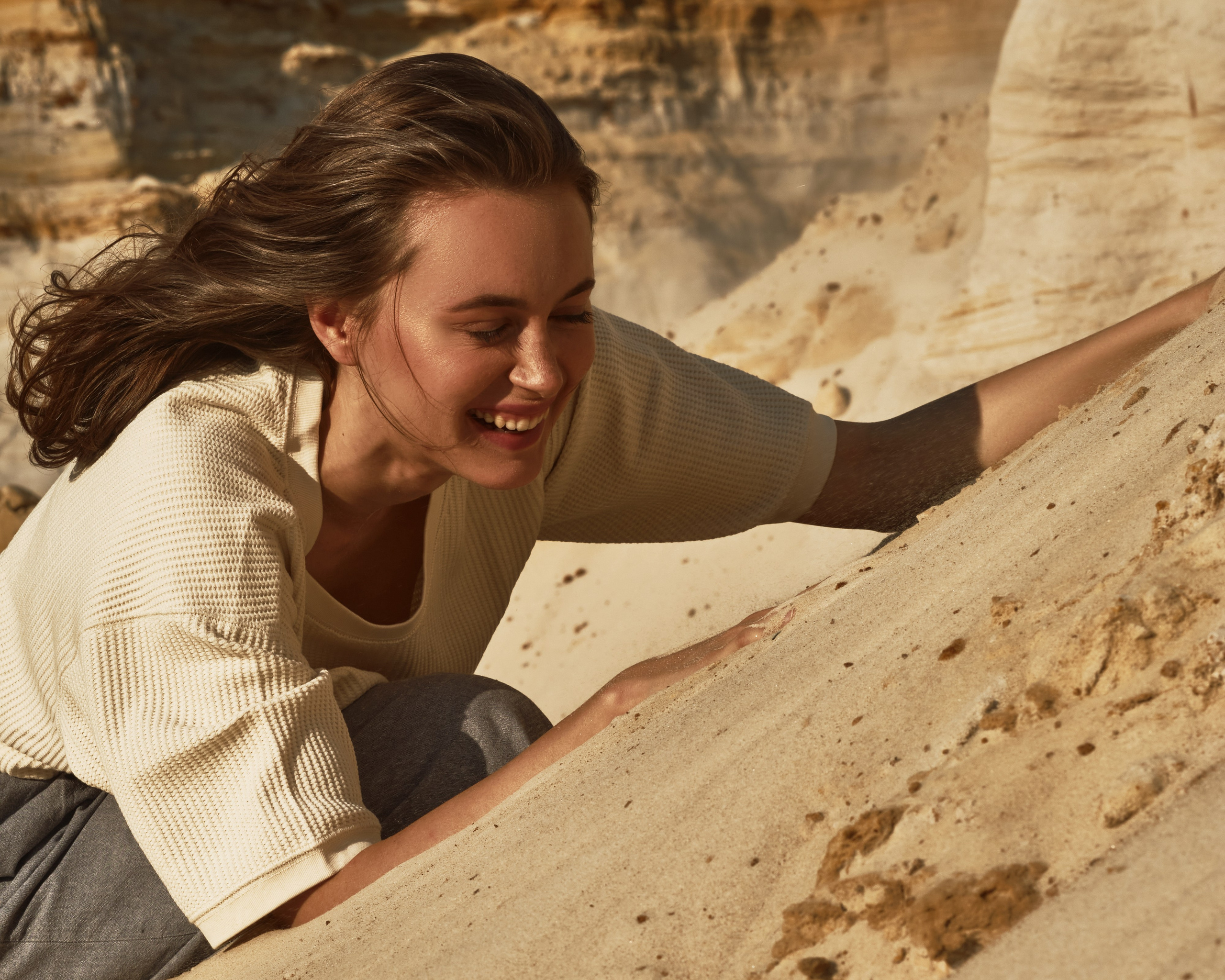 Светлана в пустыне (на пляже). Фотограф Максим Ерёмин