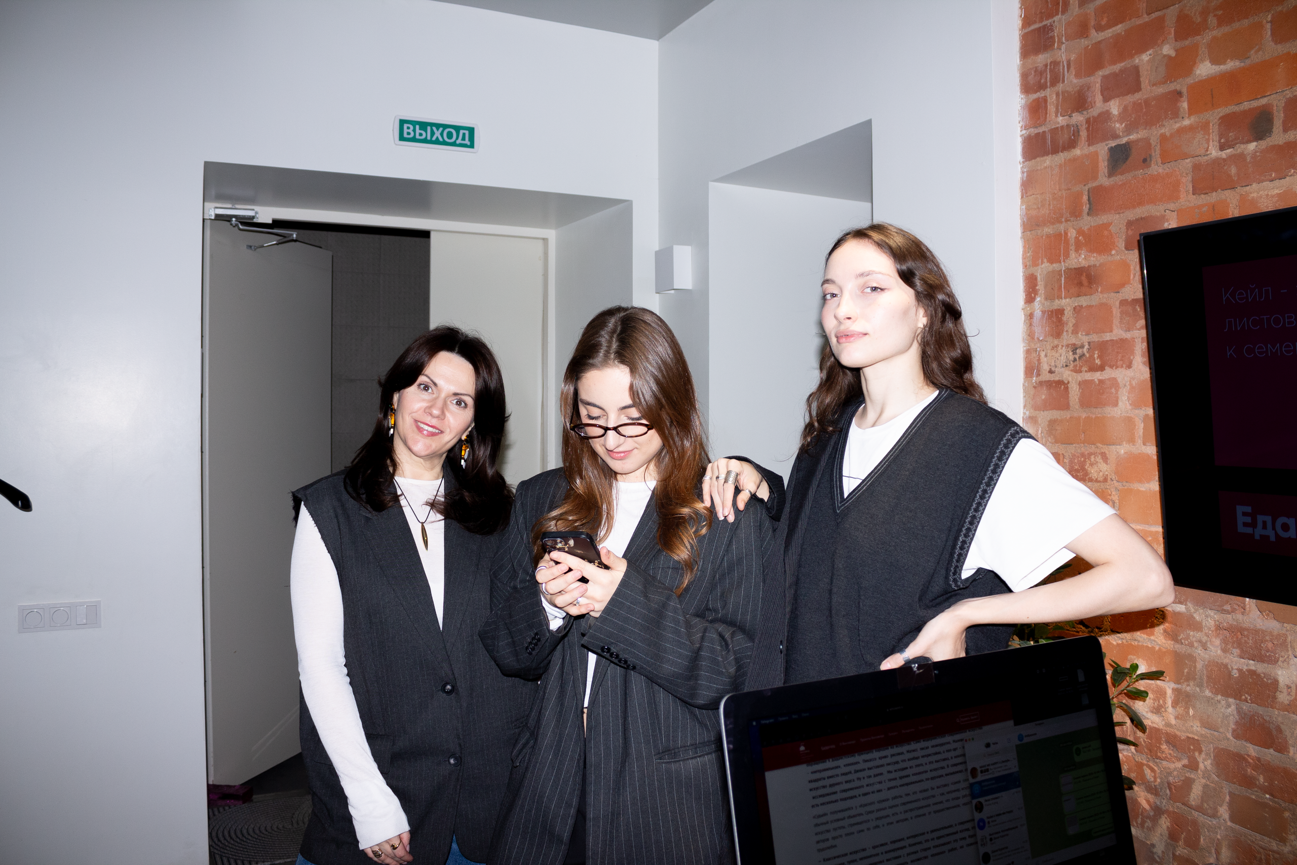 Вернисаж Таро Анонс & Make Me Happy. Крылов Кирилл Фотограф Москва