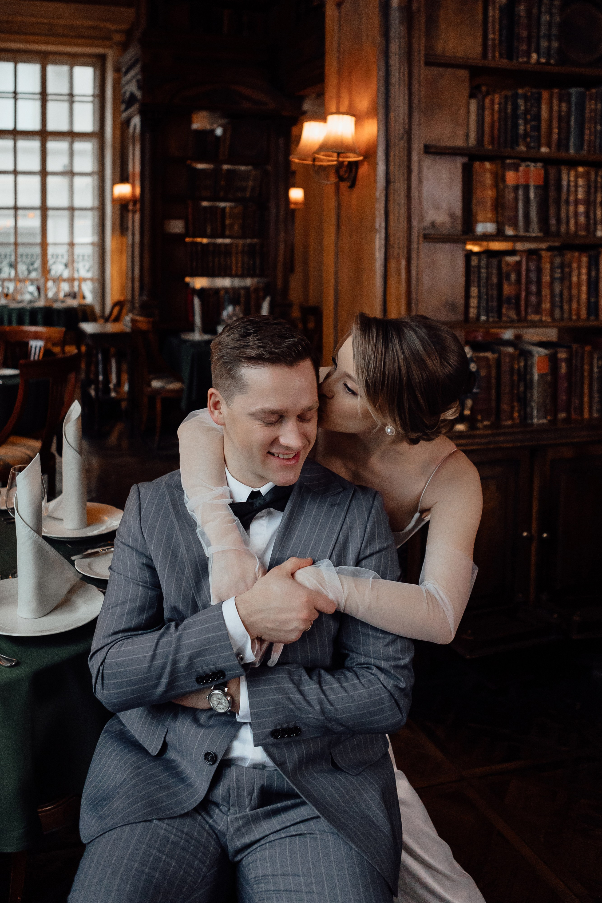 Свадебная фотосессия в Кафе Пушкинъ. Свадебный фотограф в Москве Дарья Олендарёва