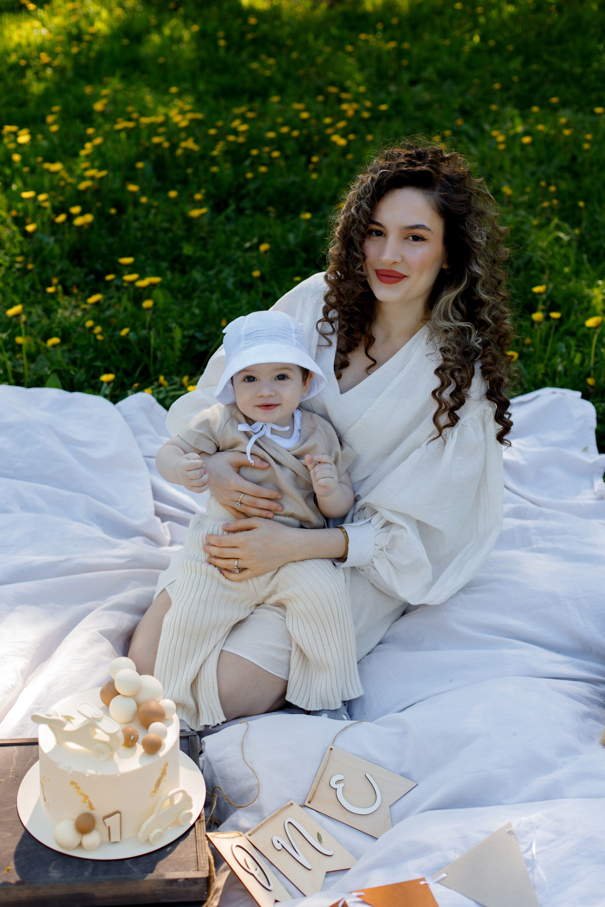 Семейная фотосессия на природе ко дню рождения. Фотограф Александра Сыщенко