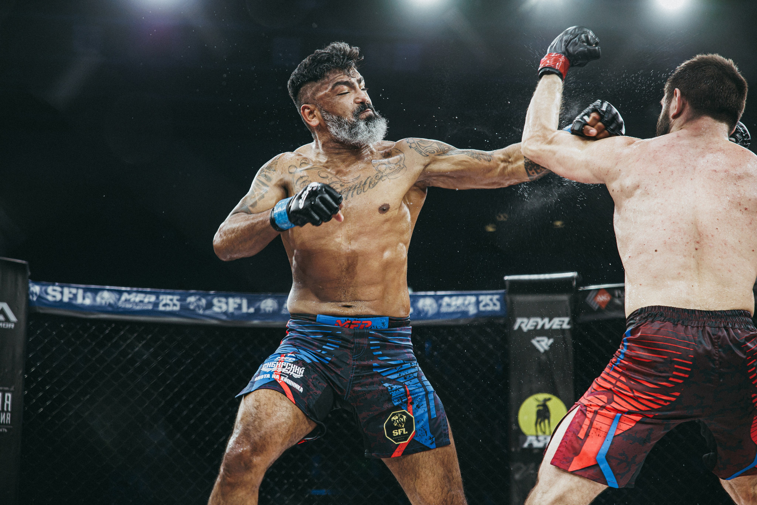 MFP255 ДУГЛАС РИБЕЙРО VS МАКСИМ БУТОРИН. Фотограф Иркутск Антипин Сергей