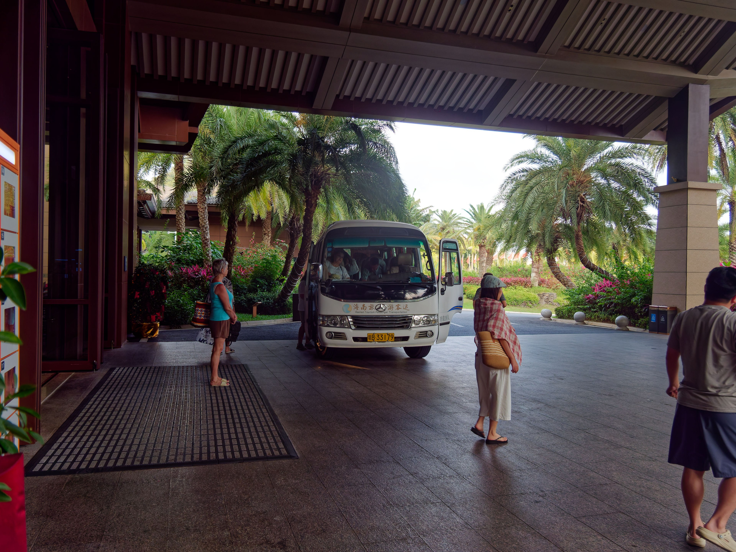 Хайнань 2026, улицы Ялунвань и Саньи. Фотопрогулки по Миру